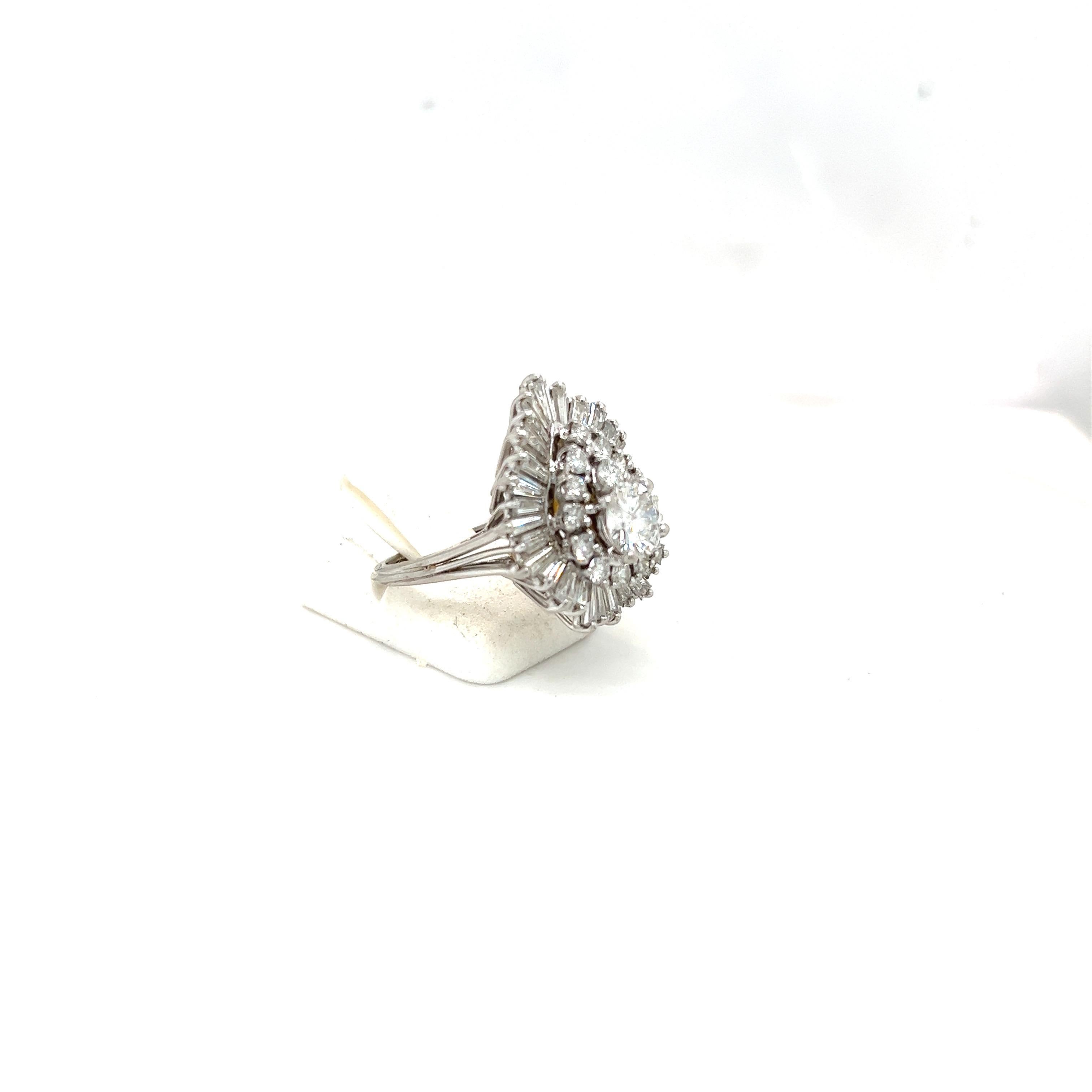 Nachlass Diamant 2,87 Karat. Cocktailring aus Weißgold (Rundschliff)