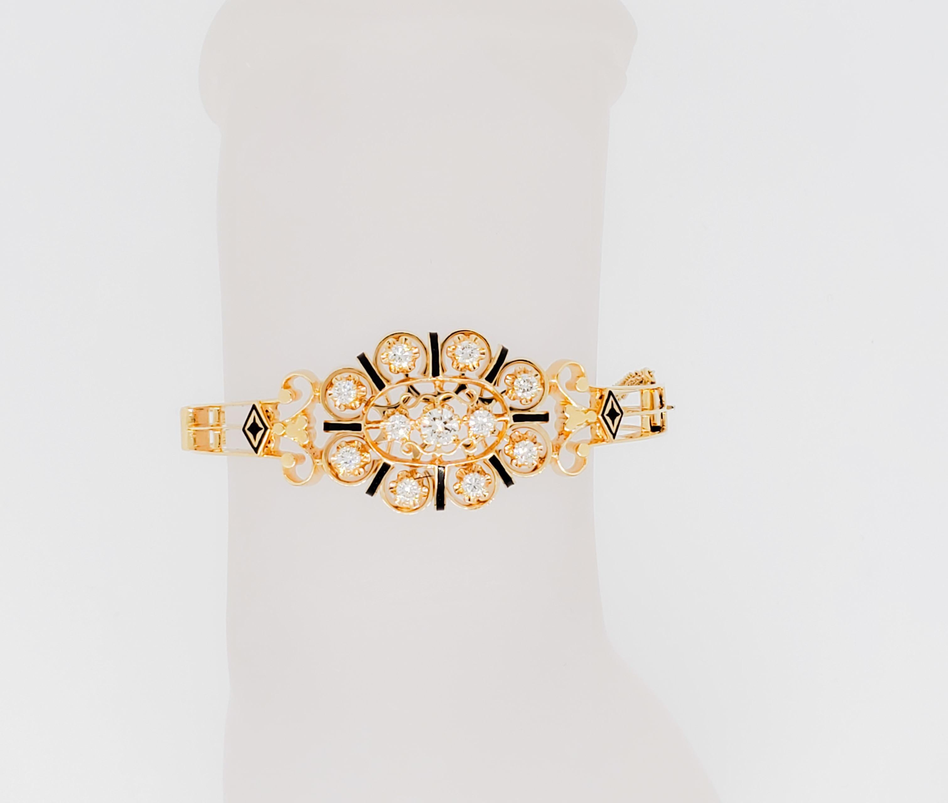 Magnifique bracelet avec 1,00 ct. de diamants blancs ronds de bonne qualité et émail noir. Fabriqué à la main en or jaune 14k.