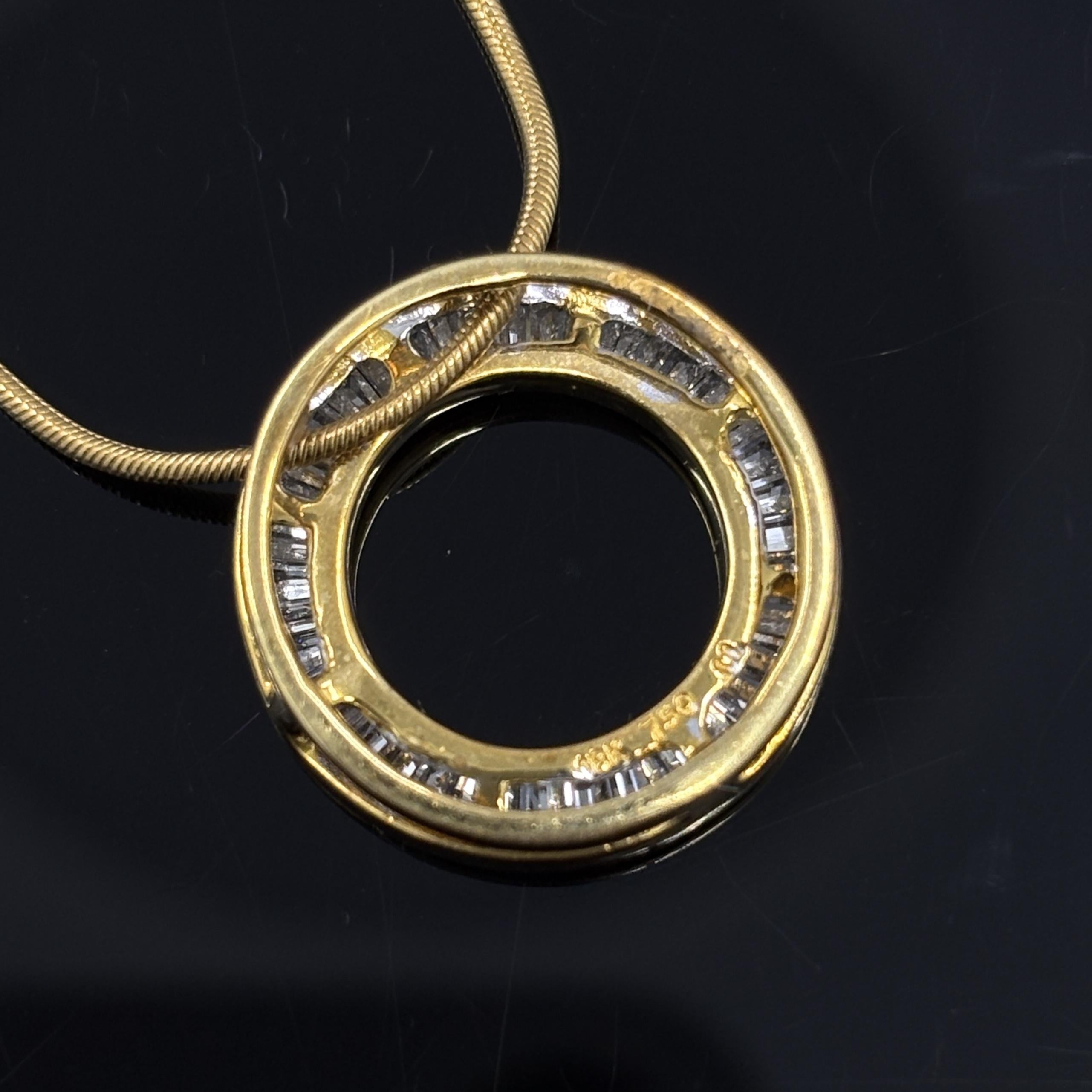 Collier en or 18k avec pendentif baguette en diamant Estate 1.50ctw en vente 1