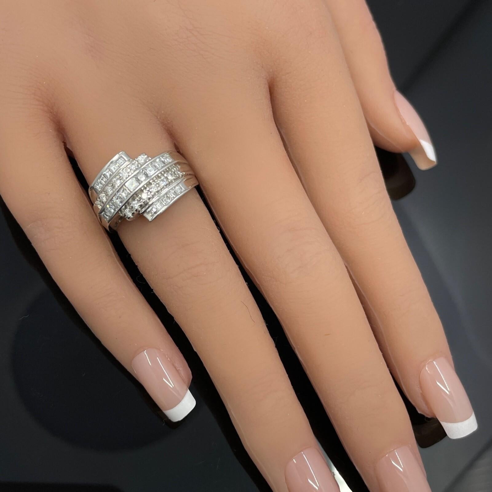 De las mujeres Anillo de platino con diamante talla carré y brillante redondo 1,01ctw en venta