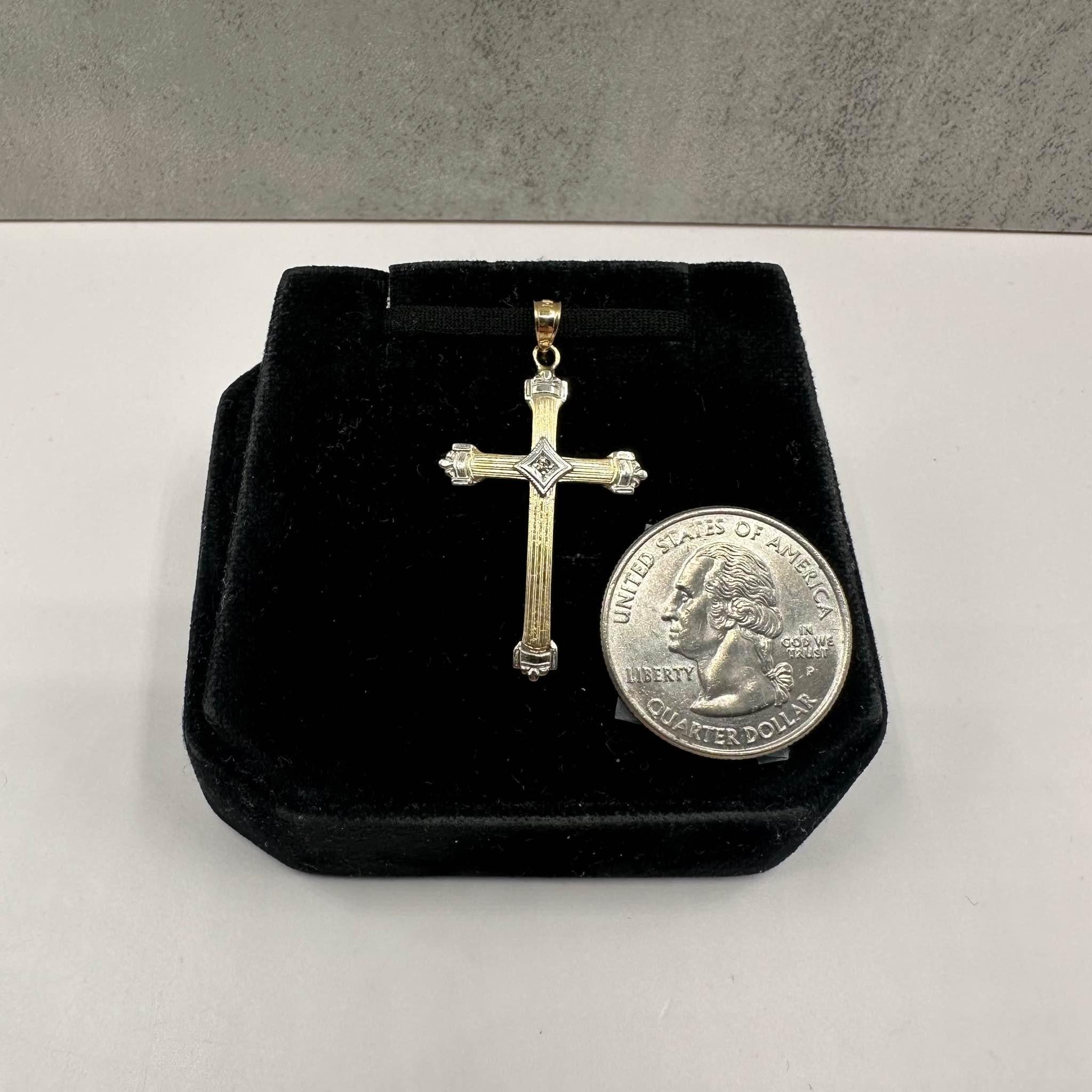 Pendentif croix de succession en or bicolore 14 carats - 0,01 ctw GH SI diamant rond Excellent état - En vente à West Hempstead, NY