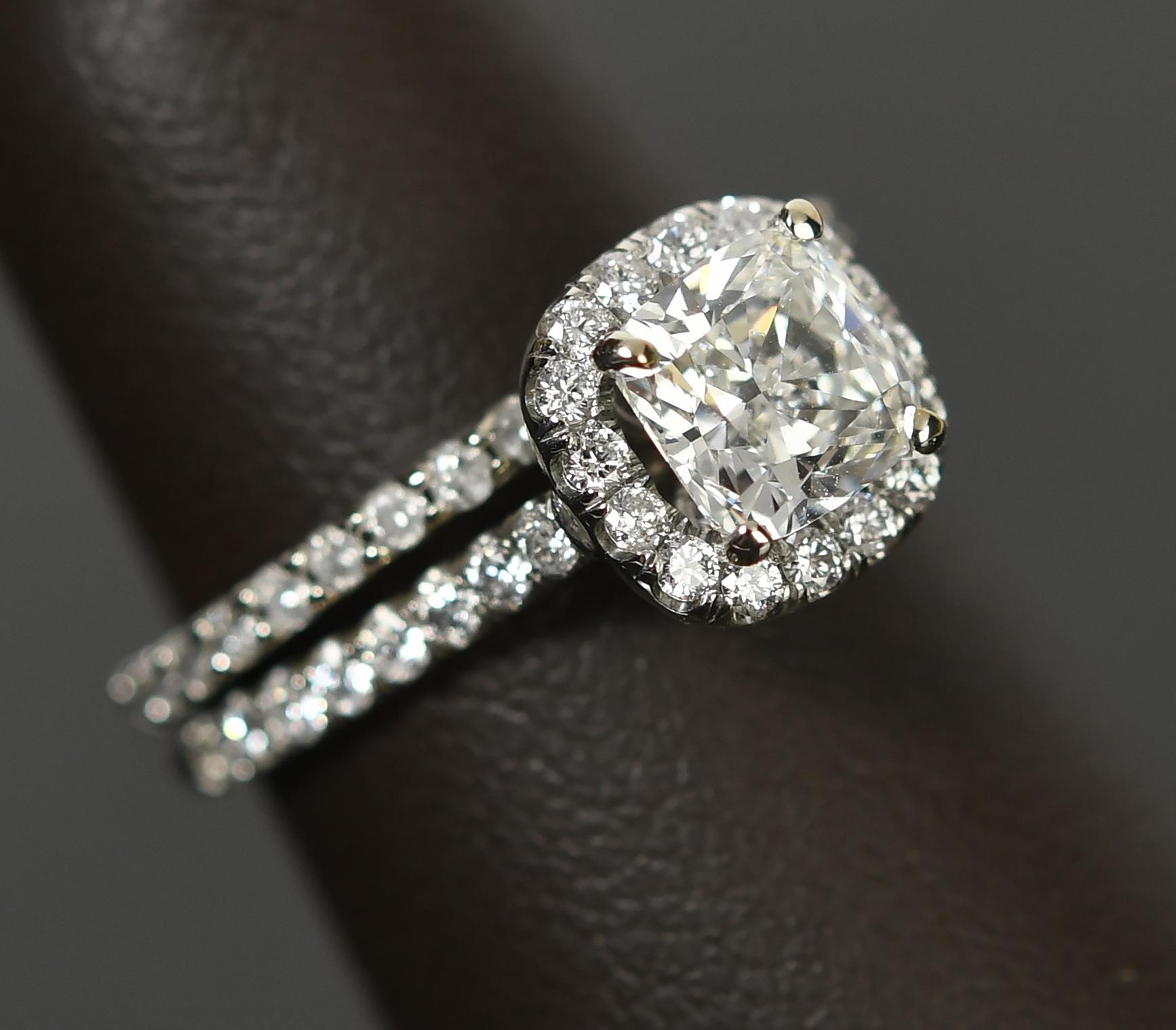 Cushion Cut Estate Diamond Engagement/Wedding Band GIA Certed 1.06ct VVS2 J Color Center! For Sale
