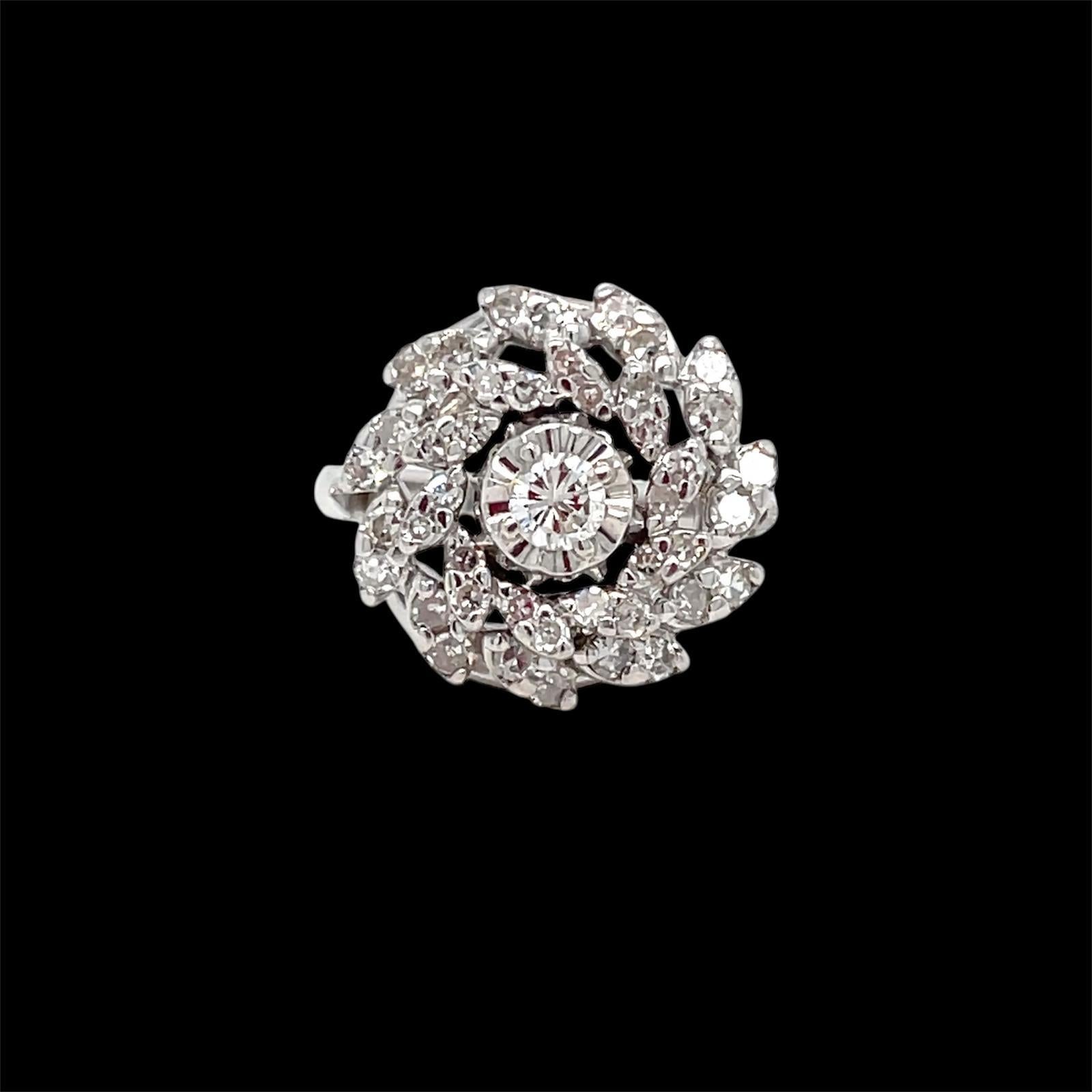 Nachlass Diamant-Gold-Cluster-Ring im Angebot 2