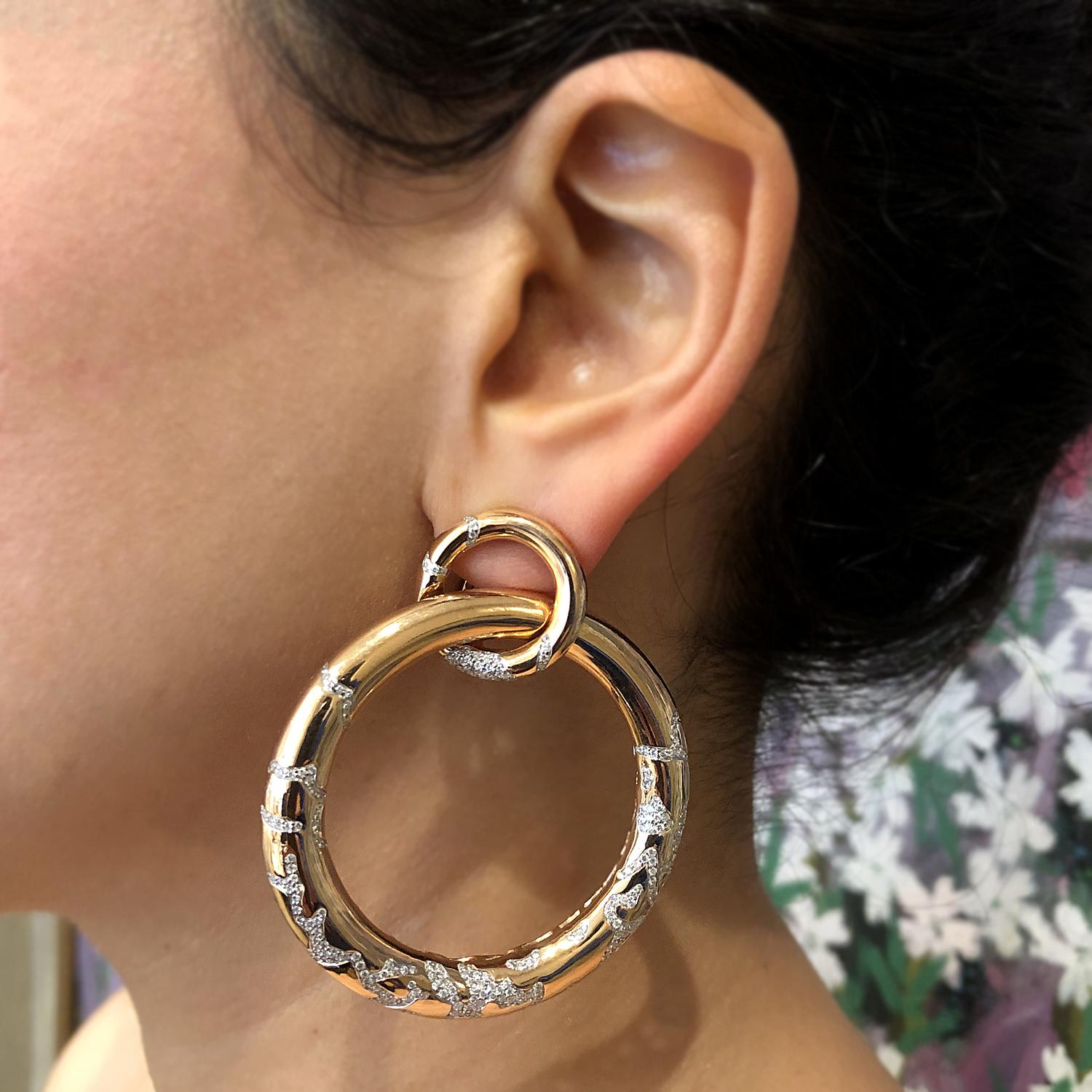 Estate Diamond Gold Hoop Earrings In Excellent Condition For Sale In Beverly Hills, CA