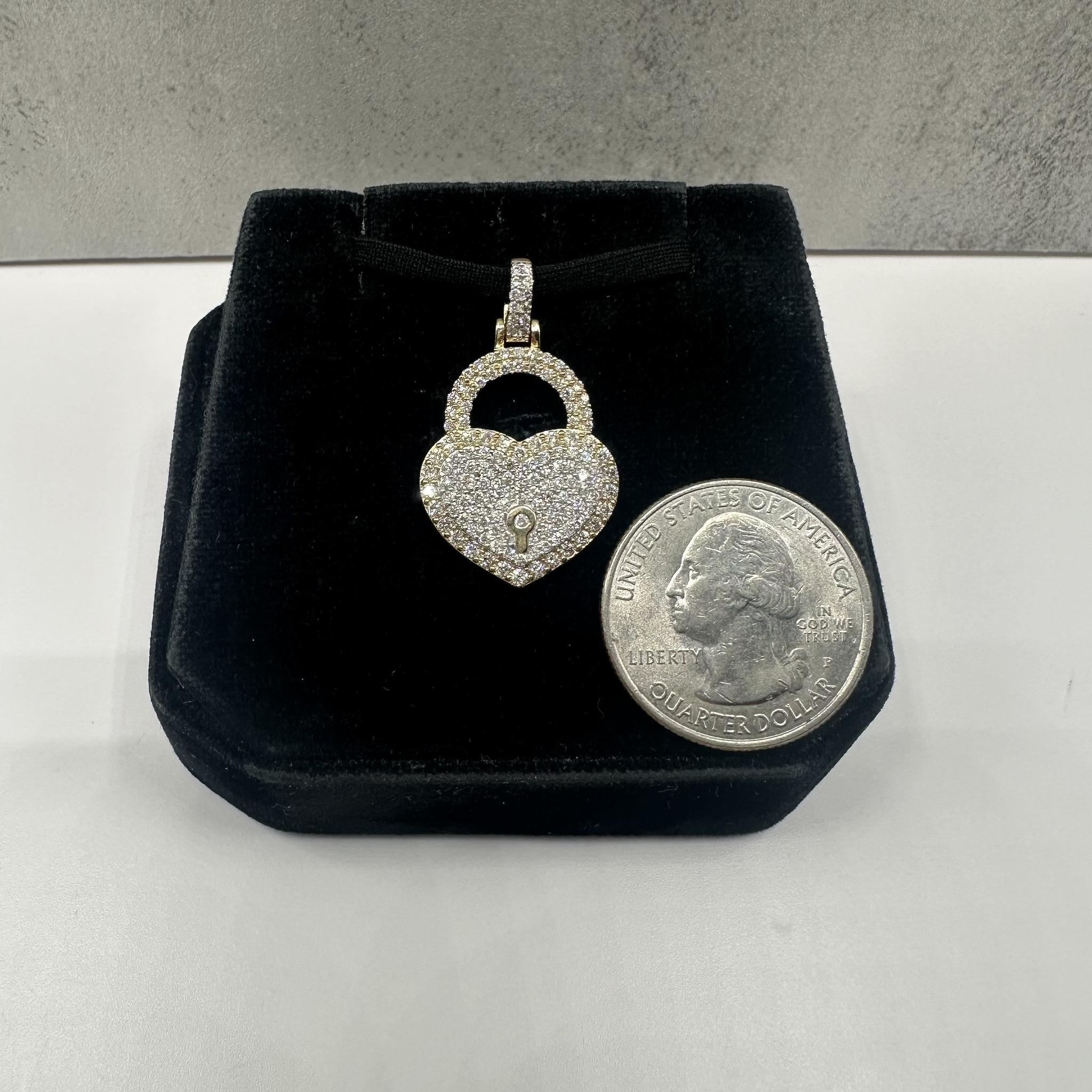 Estate Diamond Heart Medaillon in 10kt zweifarbigem Gold - 0,85ctw HI SI, Pre-Loved im Zustand „Gut“ im Angebot in West Hempstead, NY