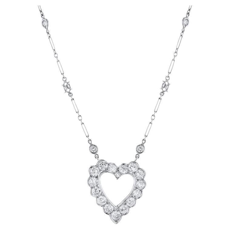 Collier avec pendentif en forme de coeur en or blanc et platine, diamants de succession en vente