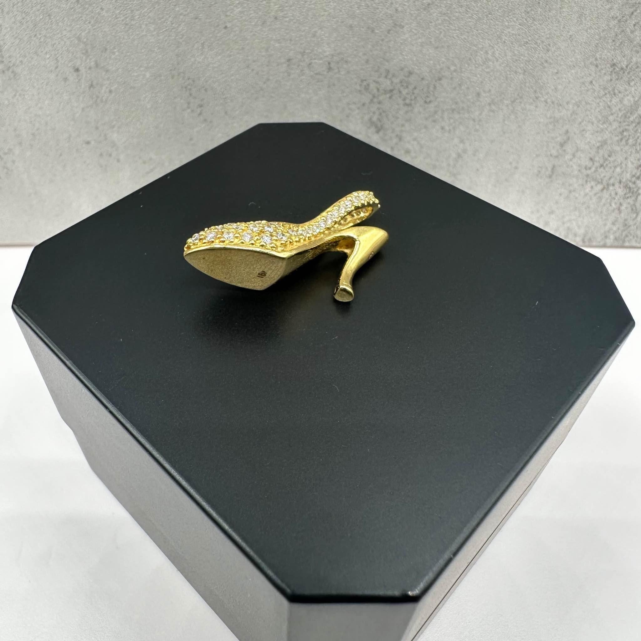 Breloque/pendentif en or jaune 18 carats avec diamants, 0,90 carat poids total FG VS/SI Excellent état - En vente à West Hempstead, NY