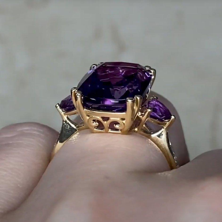 Bague de succession en or avec améthyste taille coussin (environ 6,00 carats) Excellent état - En vente à New York, NY