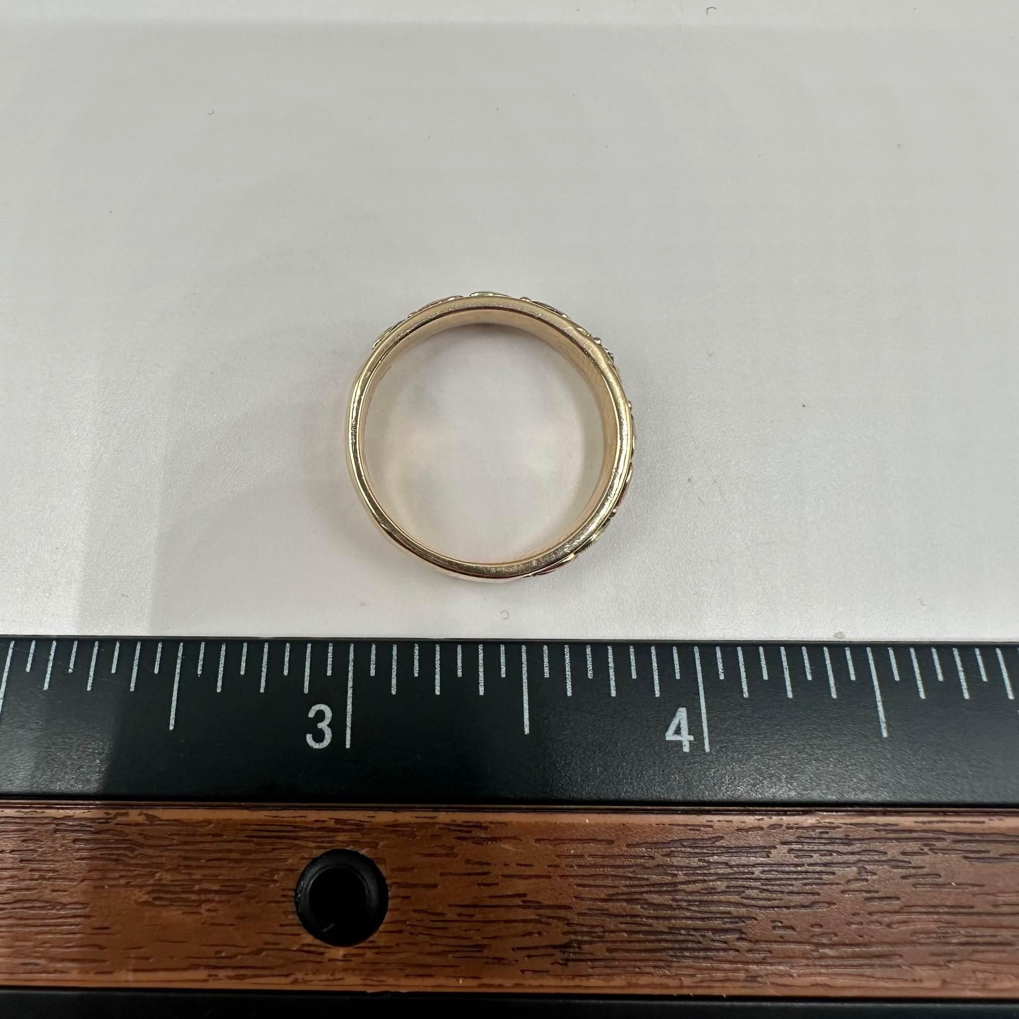 Women's or Men's Estate Diamond Leaf Style Ring in 14kt Yellow Gold - Size 8, 0.01ctw Diamonds