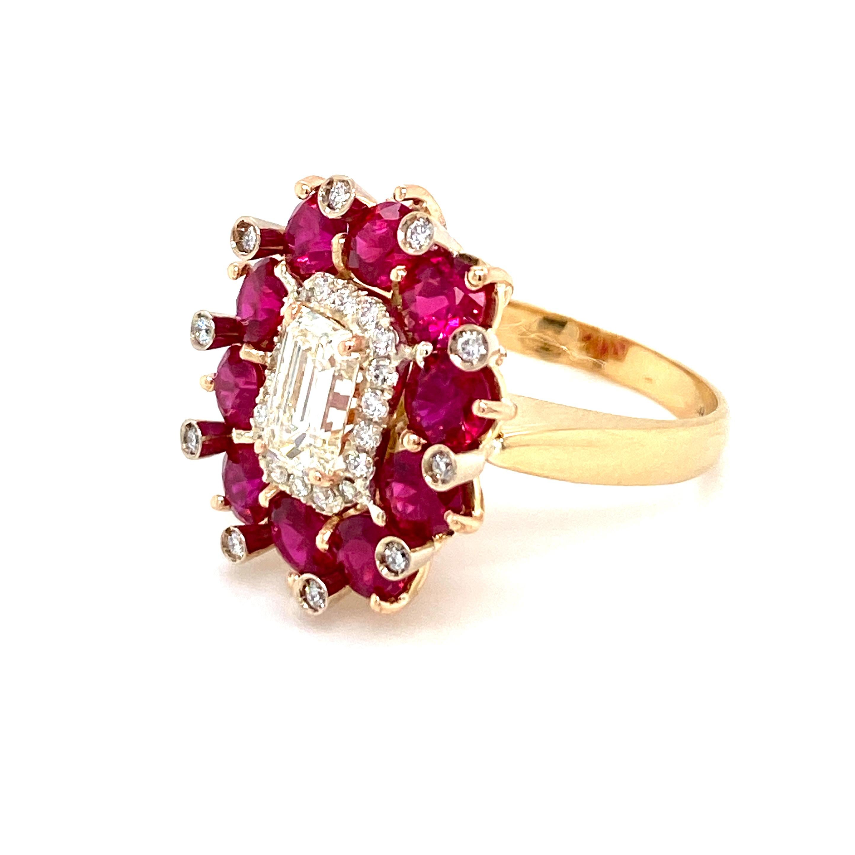 Estate Diamond Natural Ruby Cocktail Ring In Excellent Condition In Napoli, Italy