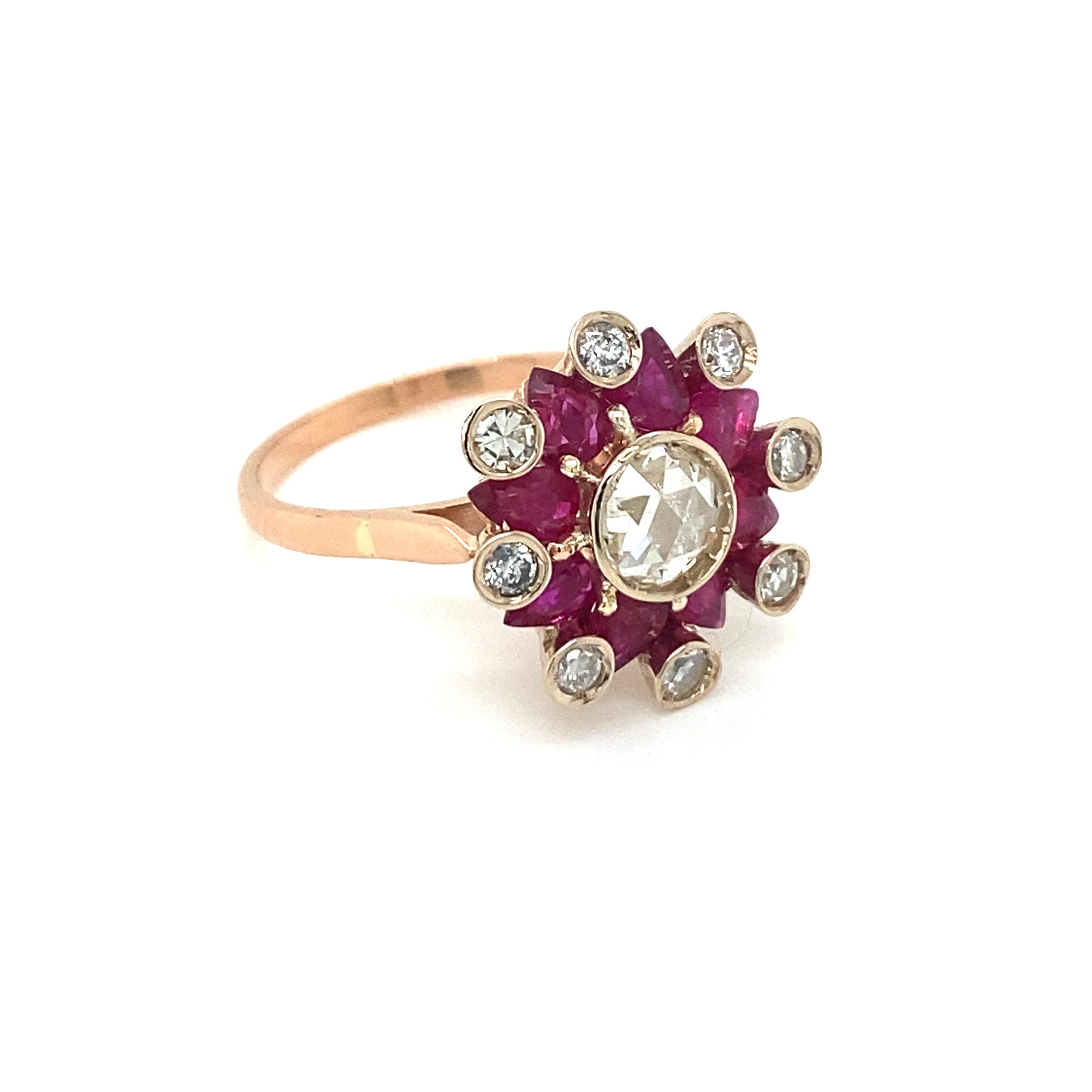 Estate Diamond Natural Ruby Cocktail Ring In Excellent Condition In Napoli, Italy