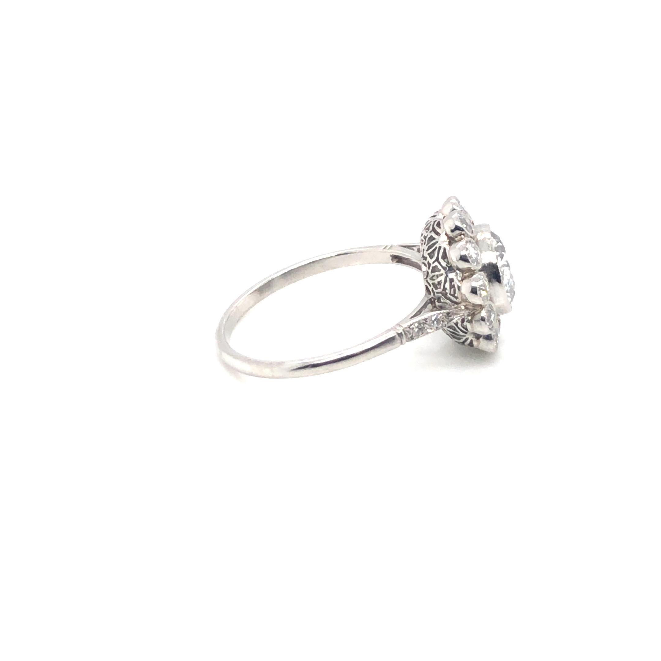 Estate Diamond Platinum Ring In Good Condition For Sale In Dallas, TX