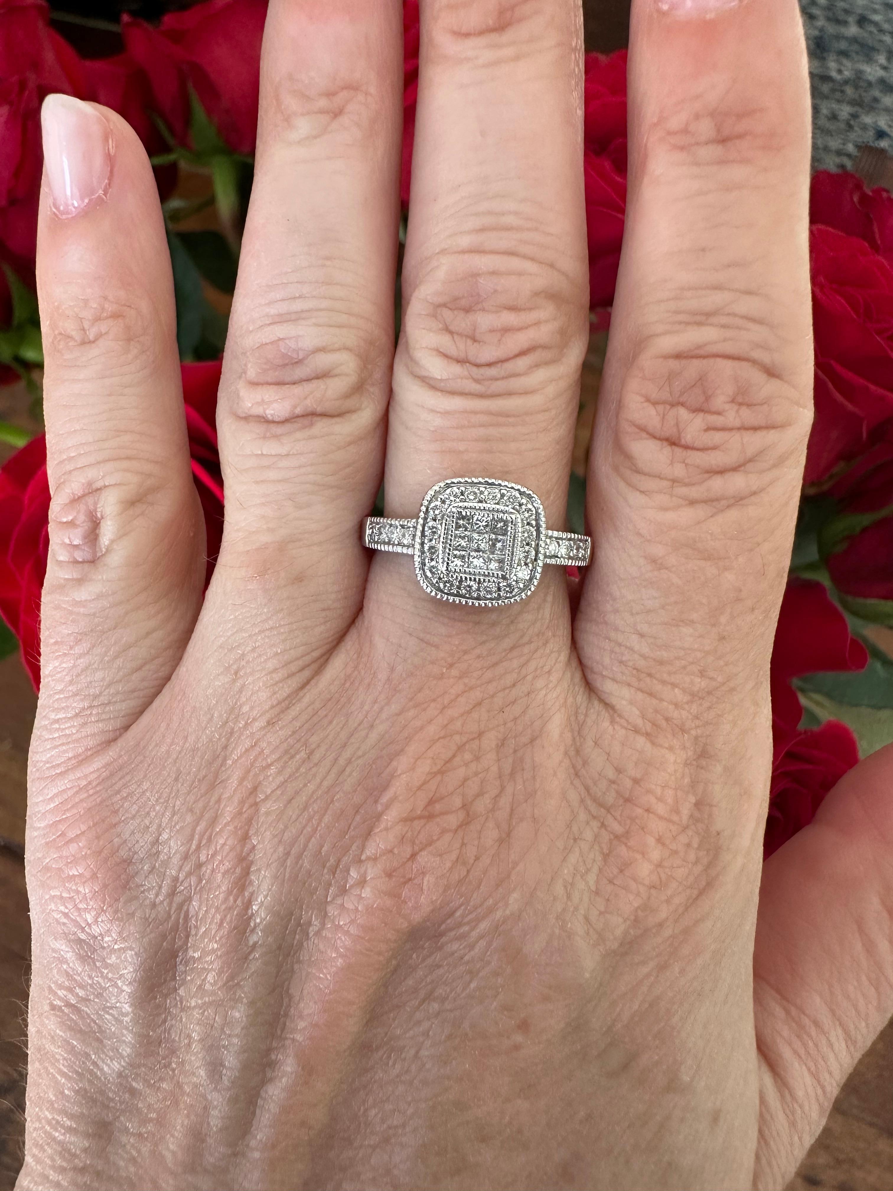 Donna Anello quadruplo con diamante di proprietà in vendita