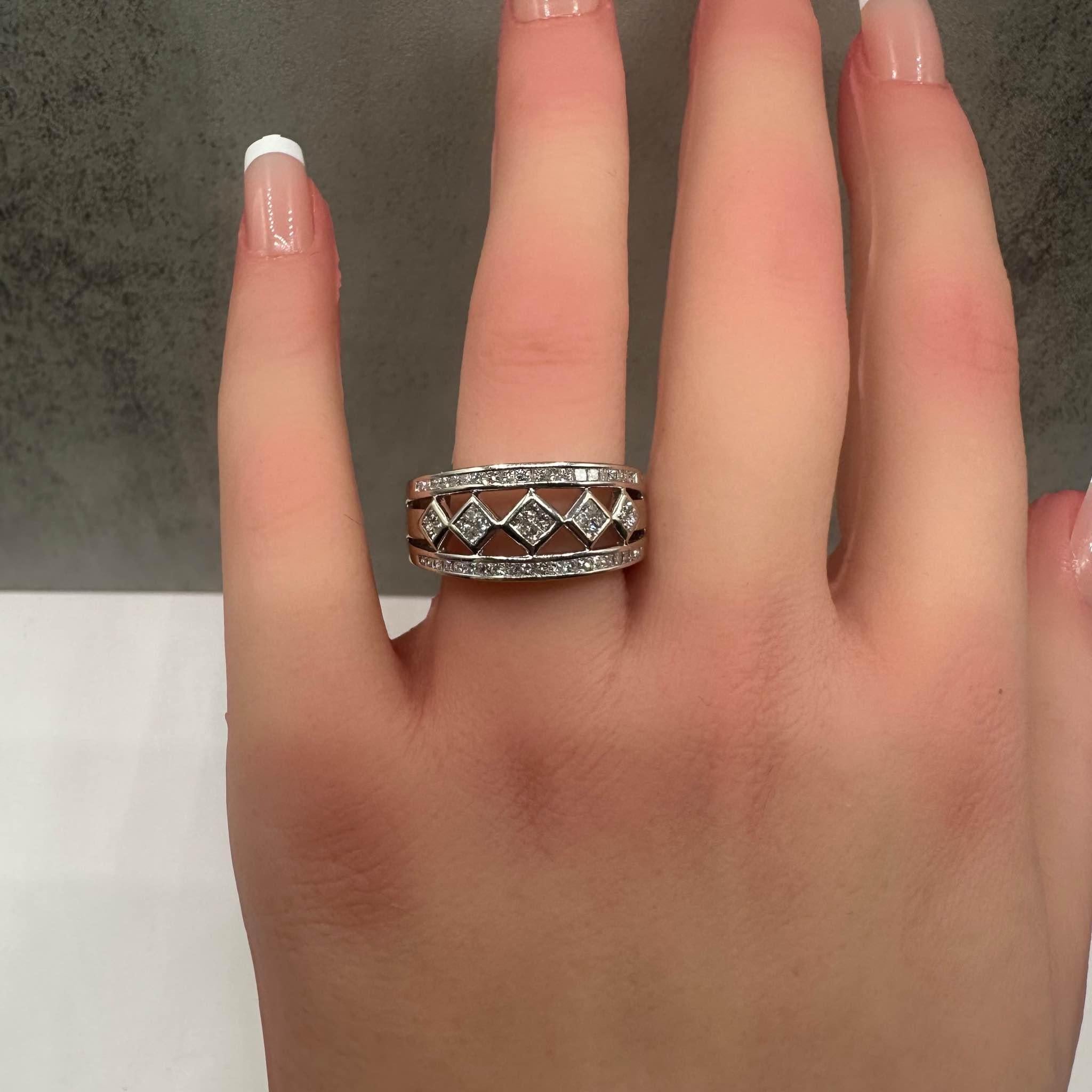 Women's Estate Diamond Ring in 14kt White Gold - 0.50ctw Princess Cut Diamonds, Size 9.5 For Sale