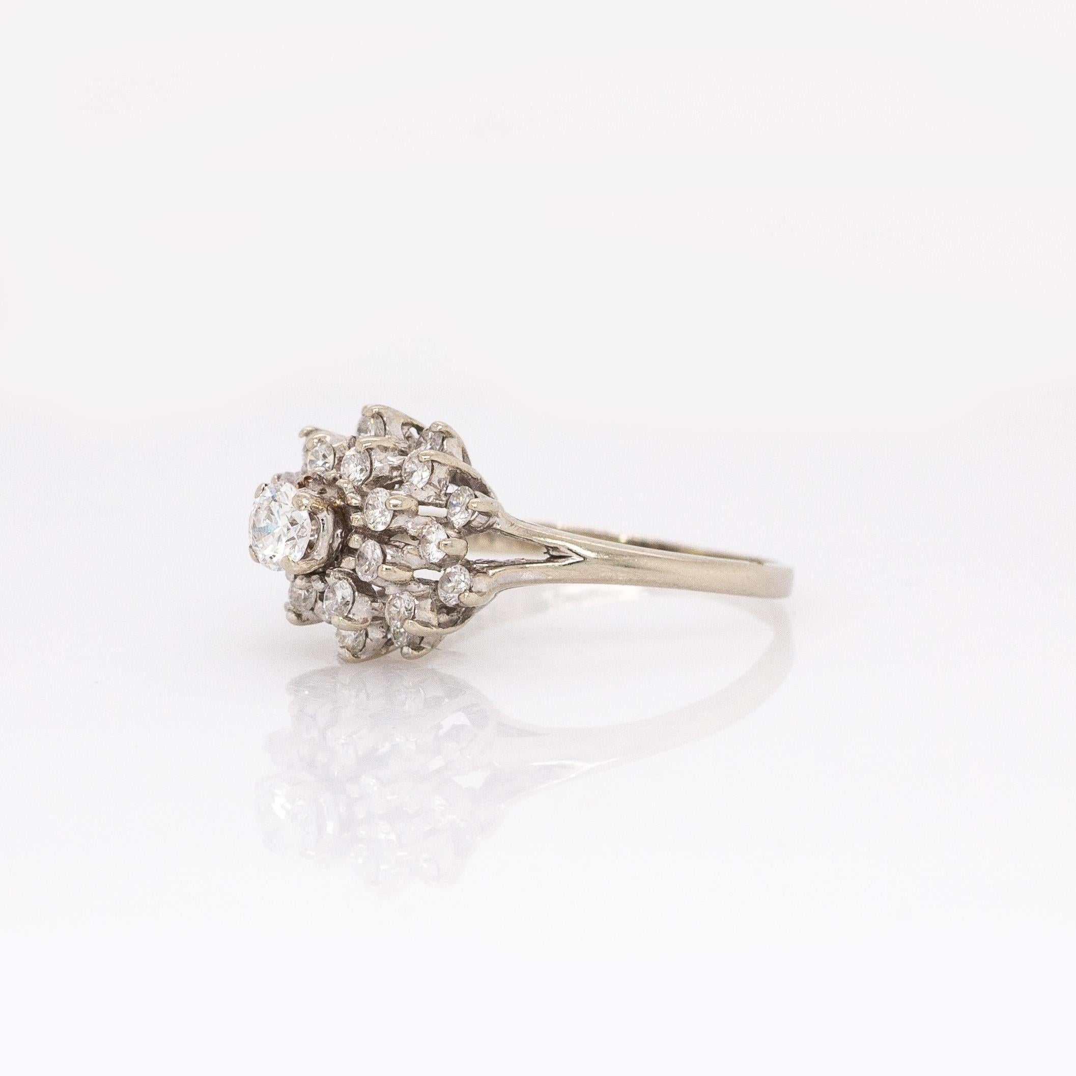 Estate Diamond Ring mit natürlichen Diamanten Akzente: 14k massivem Gold, rund 4mm (Rundschliff) im Angebot