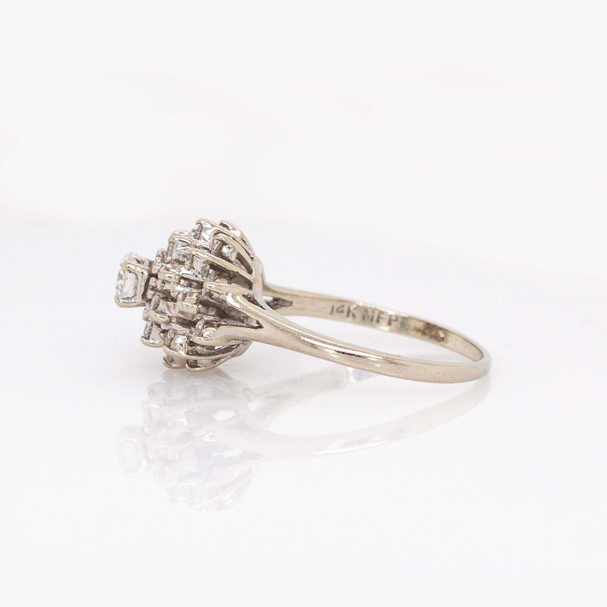 Estate Diamond Ring mit natürlichen Diamanten Akzente: 14k massivem Gold, rund 4mm im Zustand „Hervorragend“ im Angebot in Columbus, OH