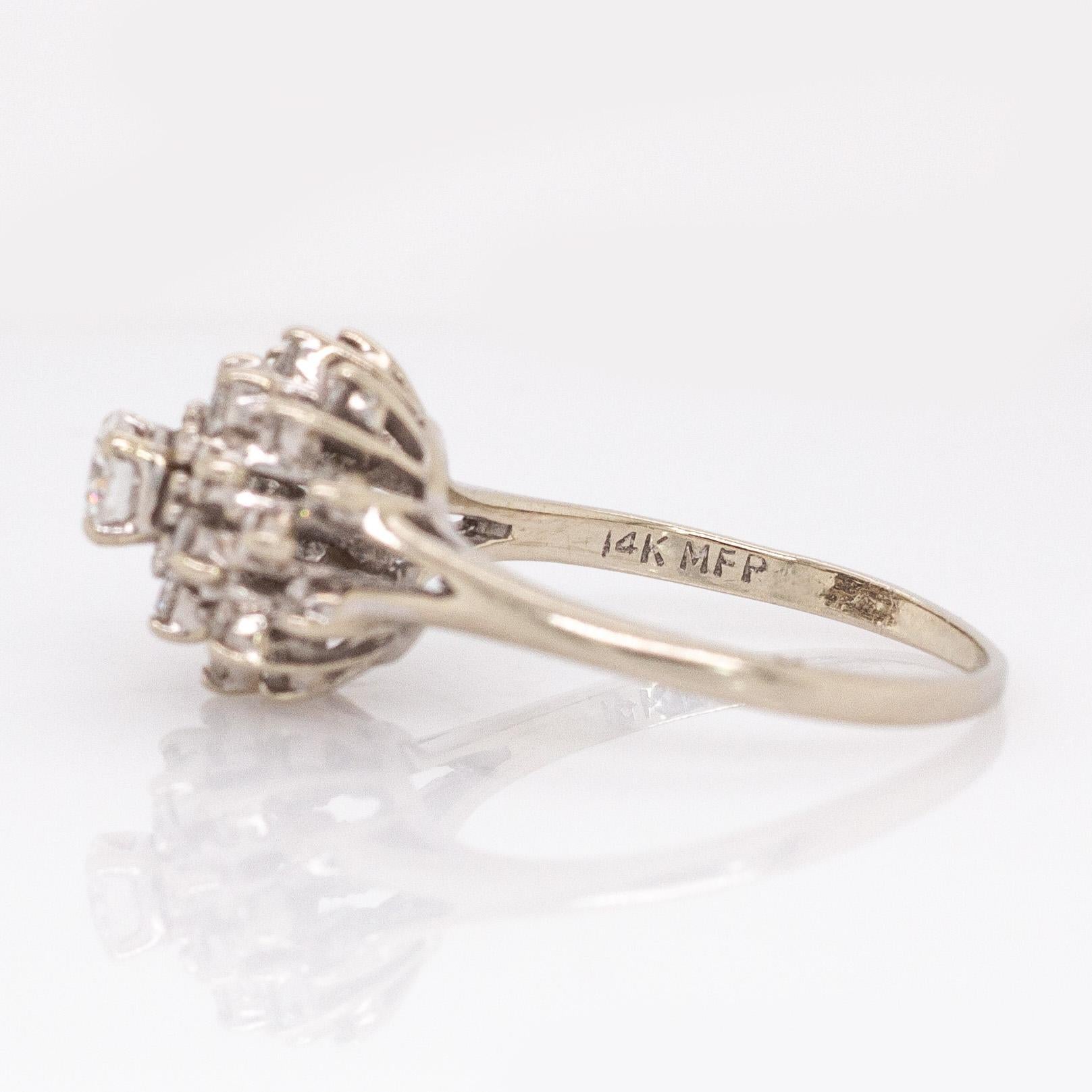 Estate Diamond Ring mit natürlichen Diamanten Akzente: 14k massivem Gold, rund 4mm im Angebot 1