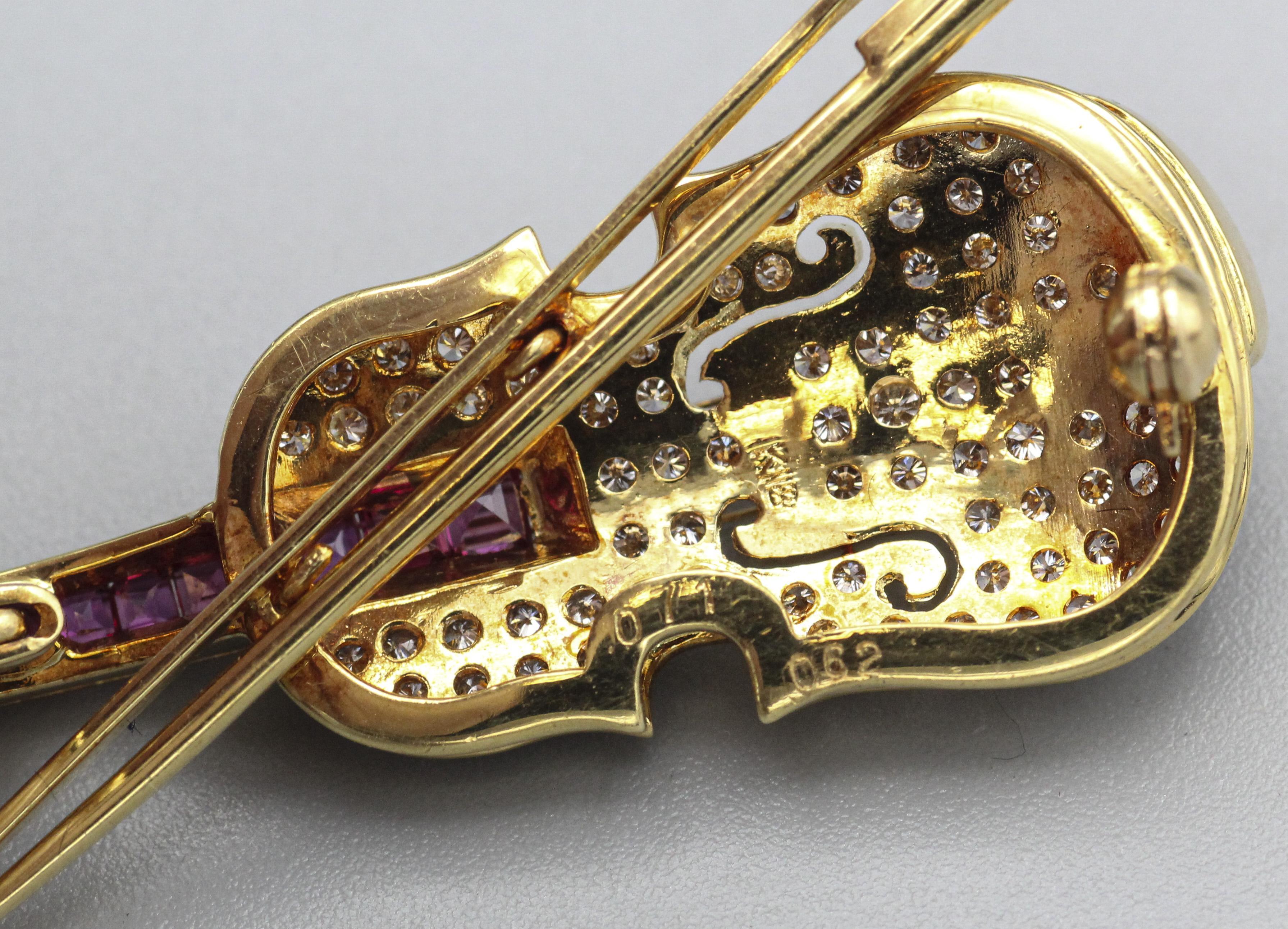 Estate Diamond Ruby 18k Yellow Gold Violin Brooch Pin In Good Condition In Bellmore, NY