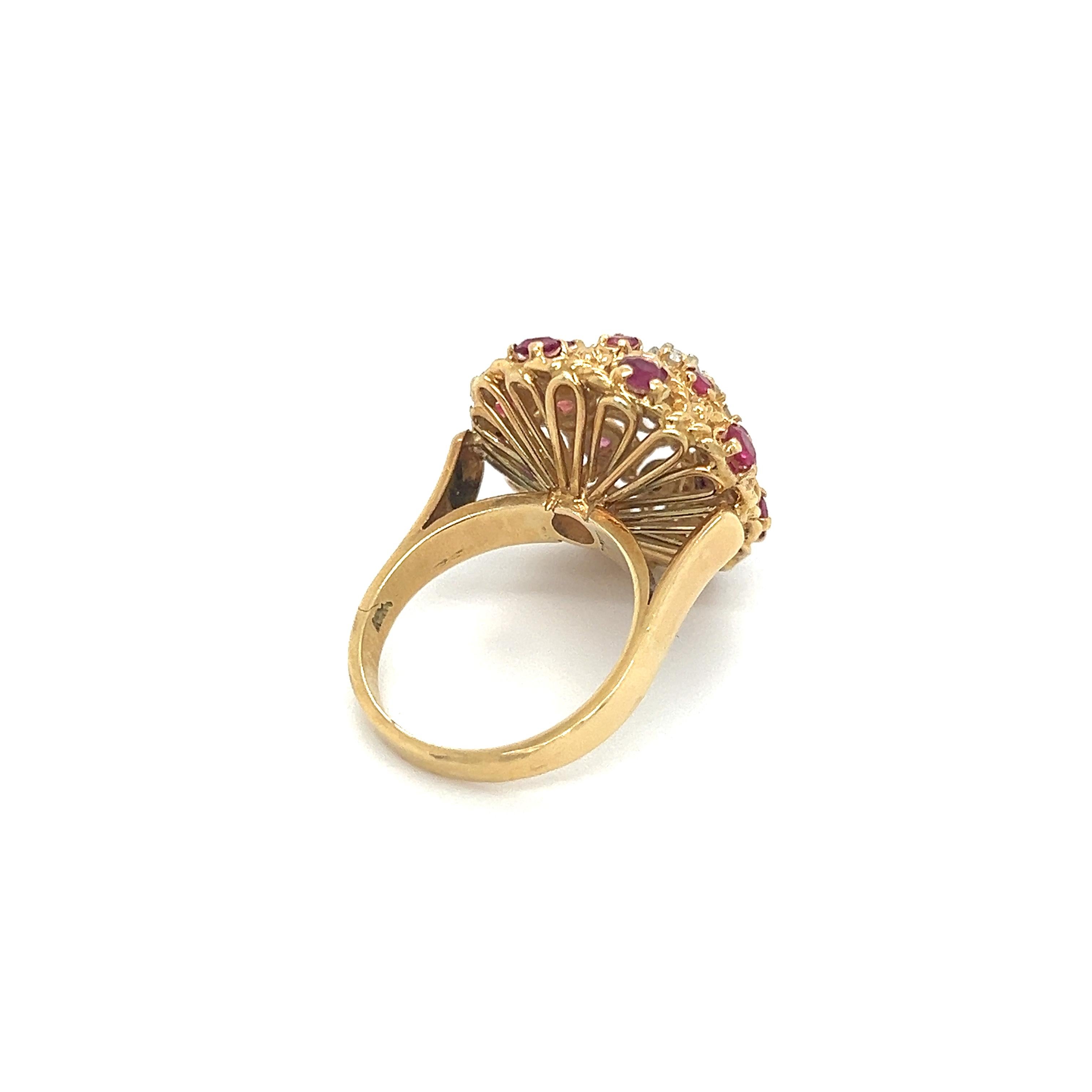 Women's or Men's Estate Diamond & Ruby Gemstone Bombe Ring 18k Yellow Gold For Sale