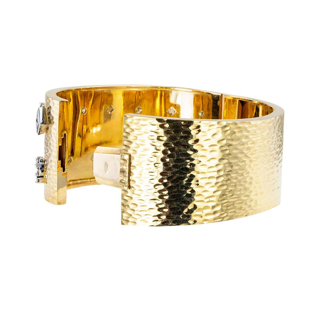 Contemporary Estate Diamond Yellow Gold Hinged Bangle Bracelet