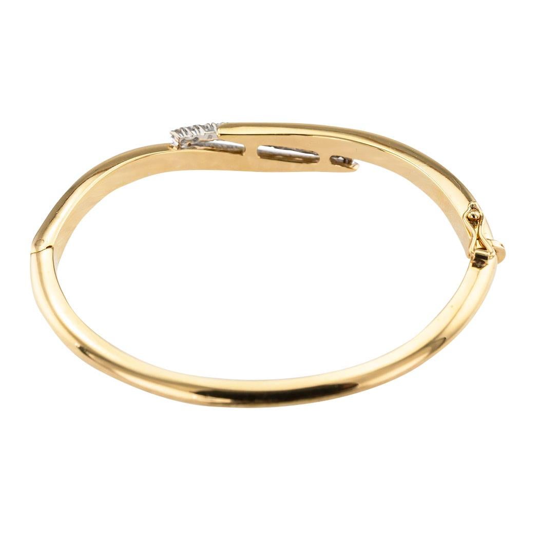 Estate Diamond Yellow Gold Hinged Bangle Bracelet Small Size In Good Condition In Los Angeles, CA