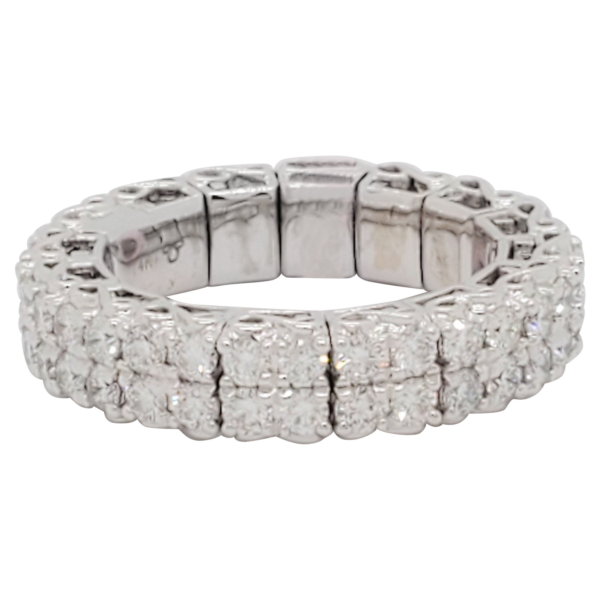 Nachlass Weißer doppelreihiger runder Diamant Ewigkeitsring aus 14k Weißgold