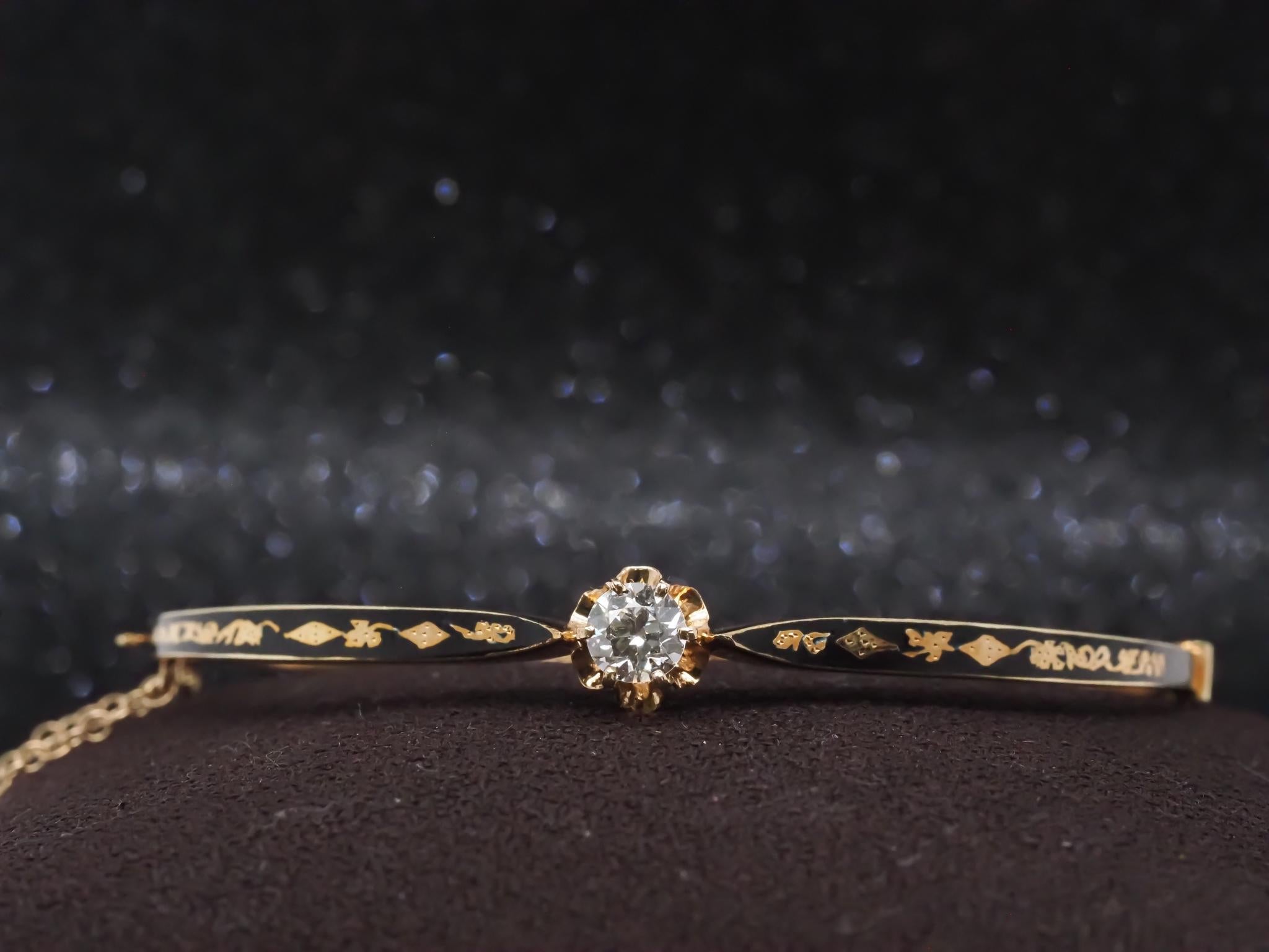 Bracelet en or jaune 14K avec diamant et émail - VHK#73b

Détails de l'article :
Année : 1900
Type de métal : Or jaune 14K [poinçonné et testé].
Poids : 13,2 grammes (total des éléments)

Détails du diamant : Vieux diamant européen Brilliante,