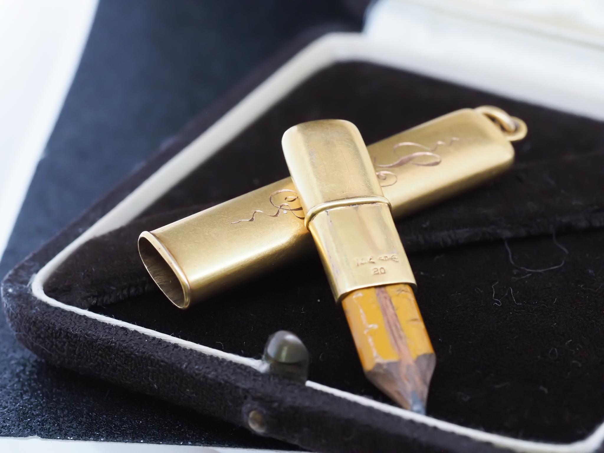 Porte-crayon édouardien en or jaune 14 carats, saphirs et diamants - VHK#303b Bon état - En vente à Hicksville, NY