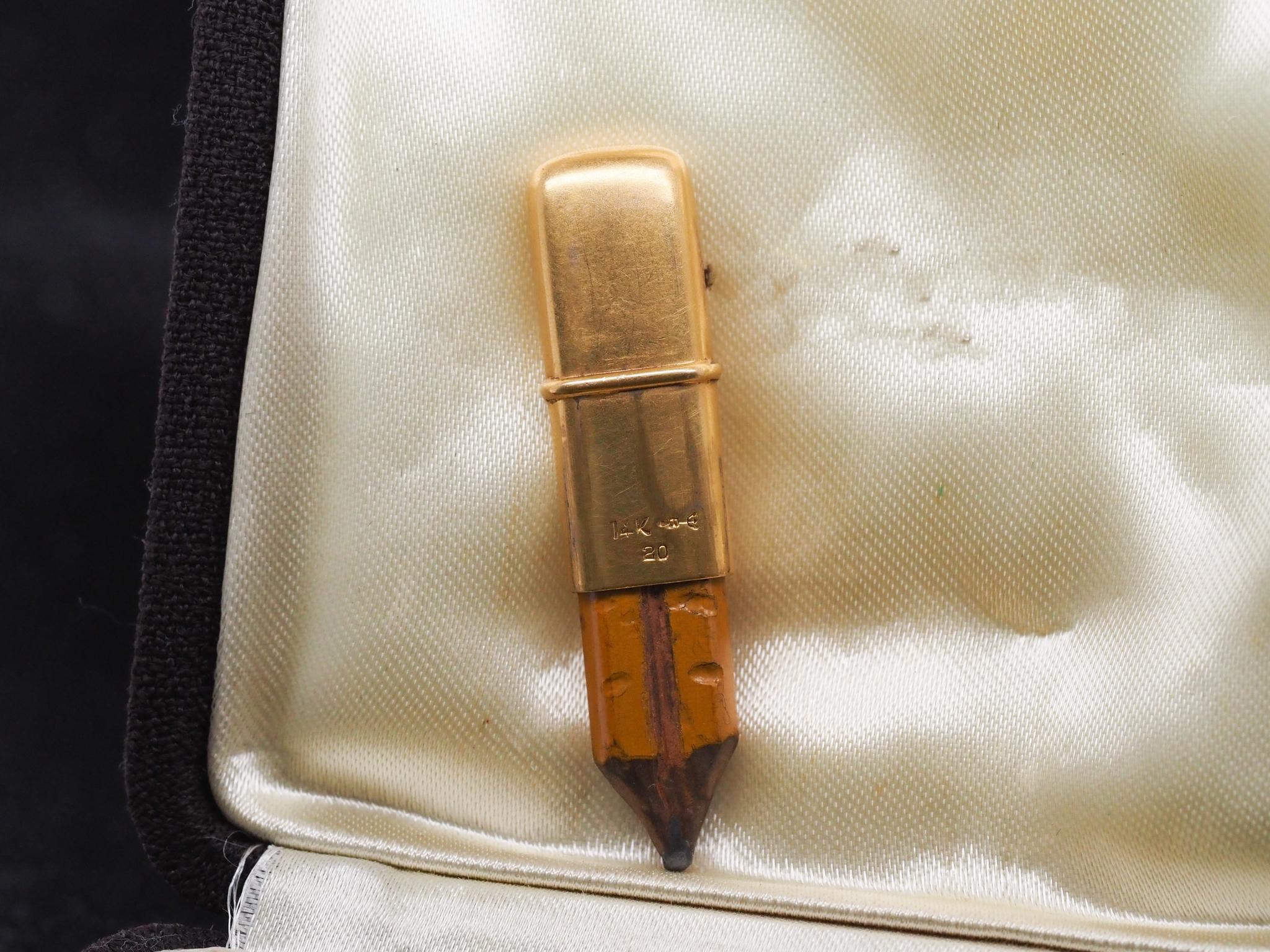 Porte-crayon édouardien en or jaune 14 carats, saphirs et diamants - VHK#303b Pour femmes en vente