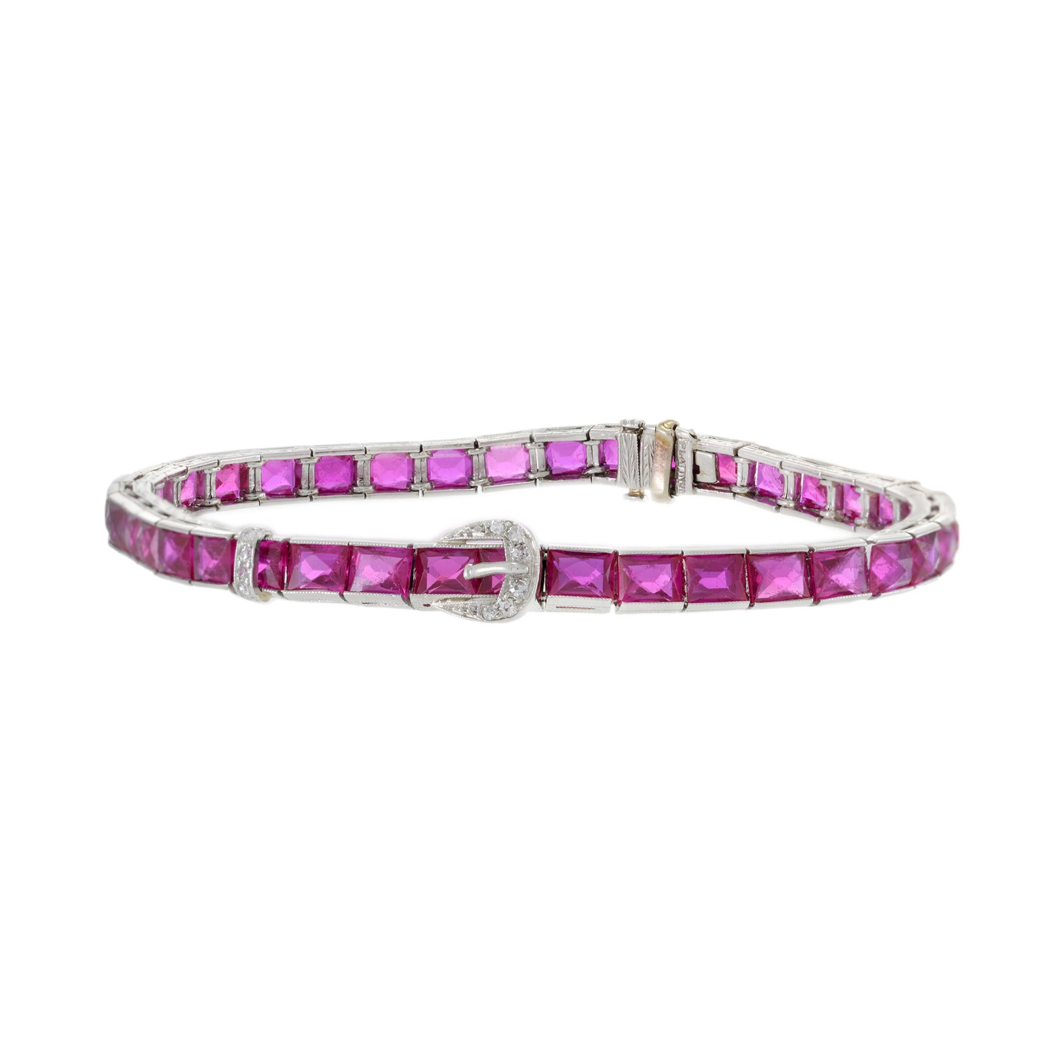 Nachlass Edwardianische Ära Platin Diamant und facettierte Synthetisches Rubin Schnalle-Armband Damen im Angebot