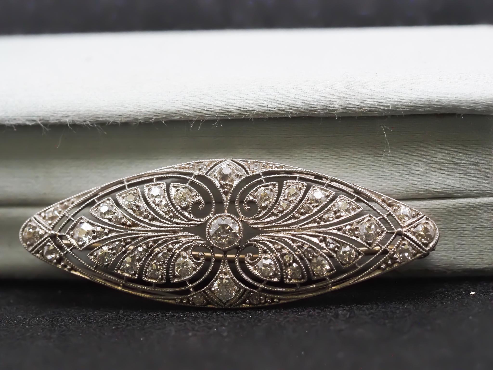 Broche Estate Edwardian Navette de Platino Antiguo Diamante Europeo

Detalles del artículo:
Tipo de metal: Platino [Hallmarked, and Tested]
Peso: 6.9 gramos

Detalles del diamante: 1,25 ct de peso total, Brillante Europeo Antiguo, Color G, Claridad