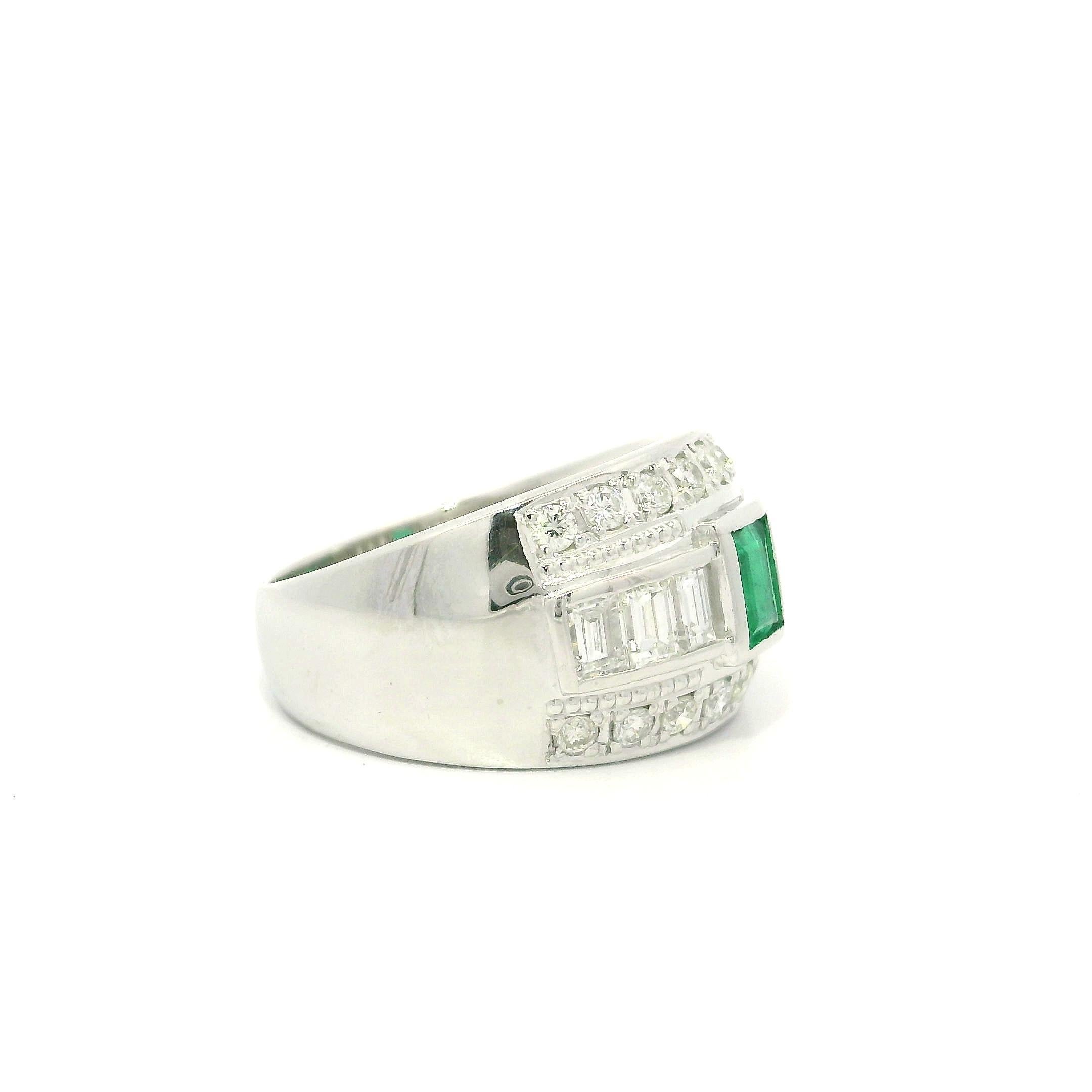 --Stein(e):--
(1) Natürlicher echter Smaragd - Smaragd-Schliff - Lünette - lebendige grüne Farbe - 0,25ct (genau)
(6) Natürliche Echte Diamanten - Gerader Baguetteschliff - Kanalfassung - Schöne weiße Brillantdiamanten 
(16) Natürliche Echte