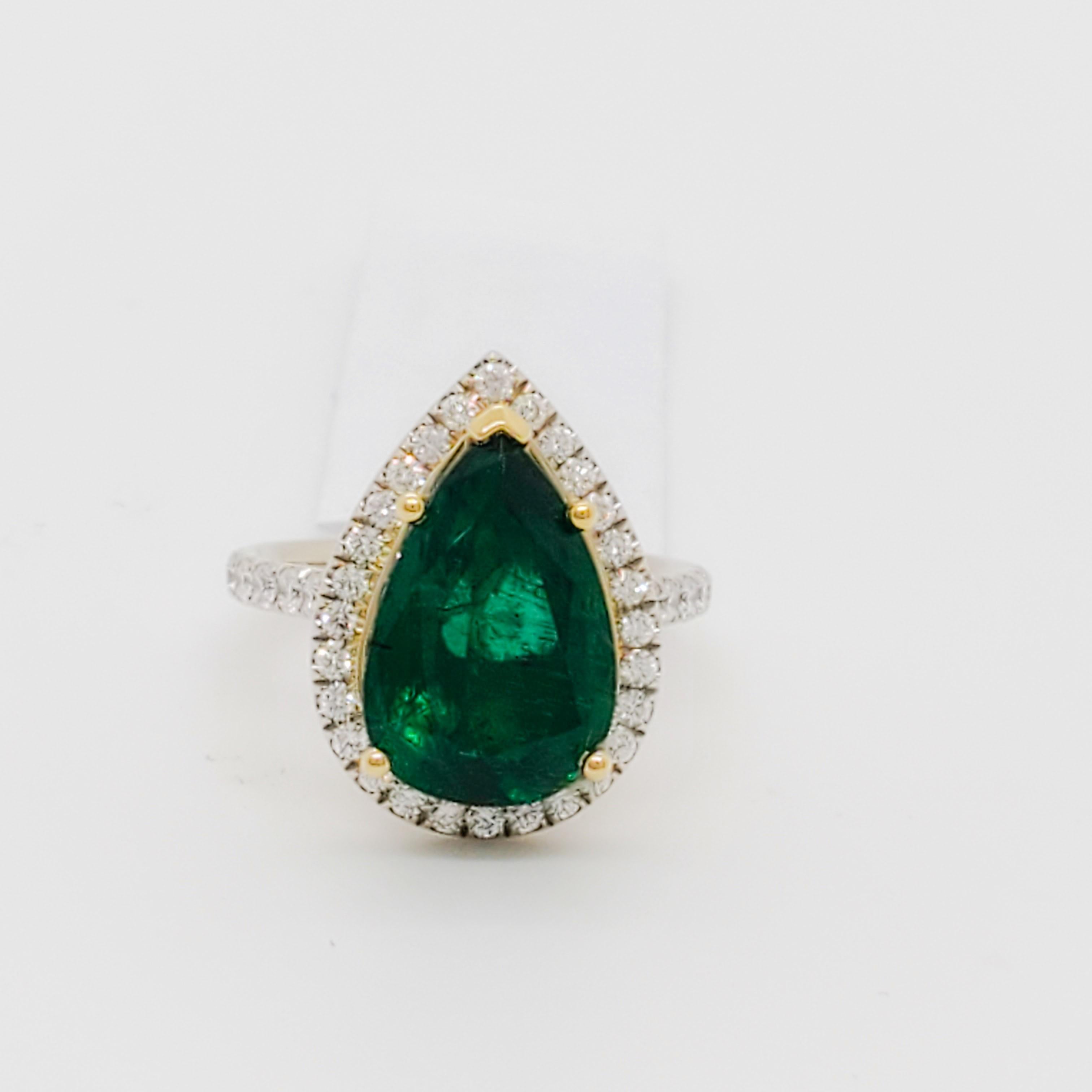 Estate Emerald and Diamond Cocktail Ring in 18k White and Yellow Gold In Excellent Condition For Sale In Los Angeles, CA