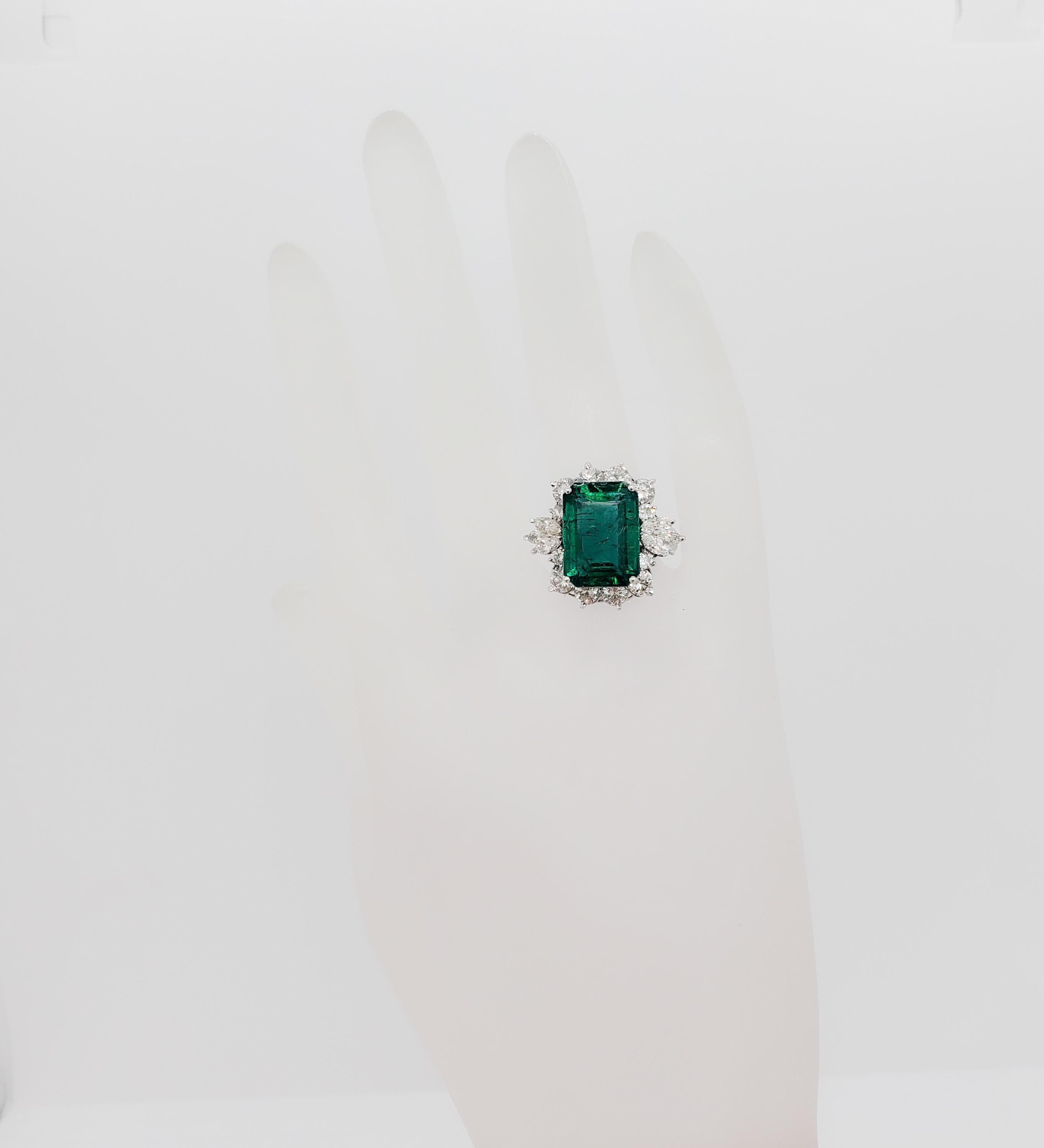 Taglio smeraldo Anello cocktail con smeraldo e diamante in platino