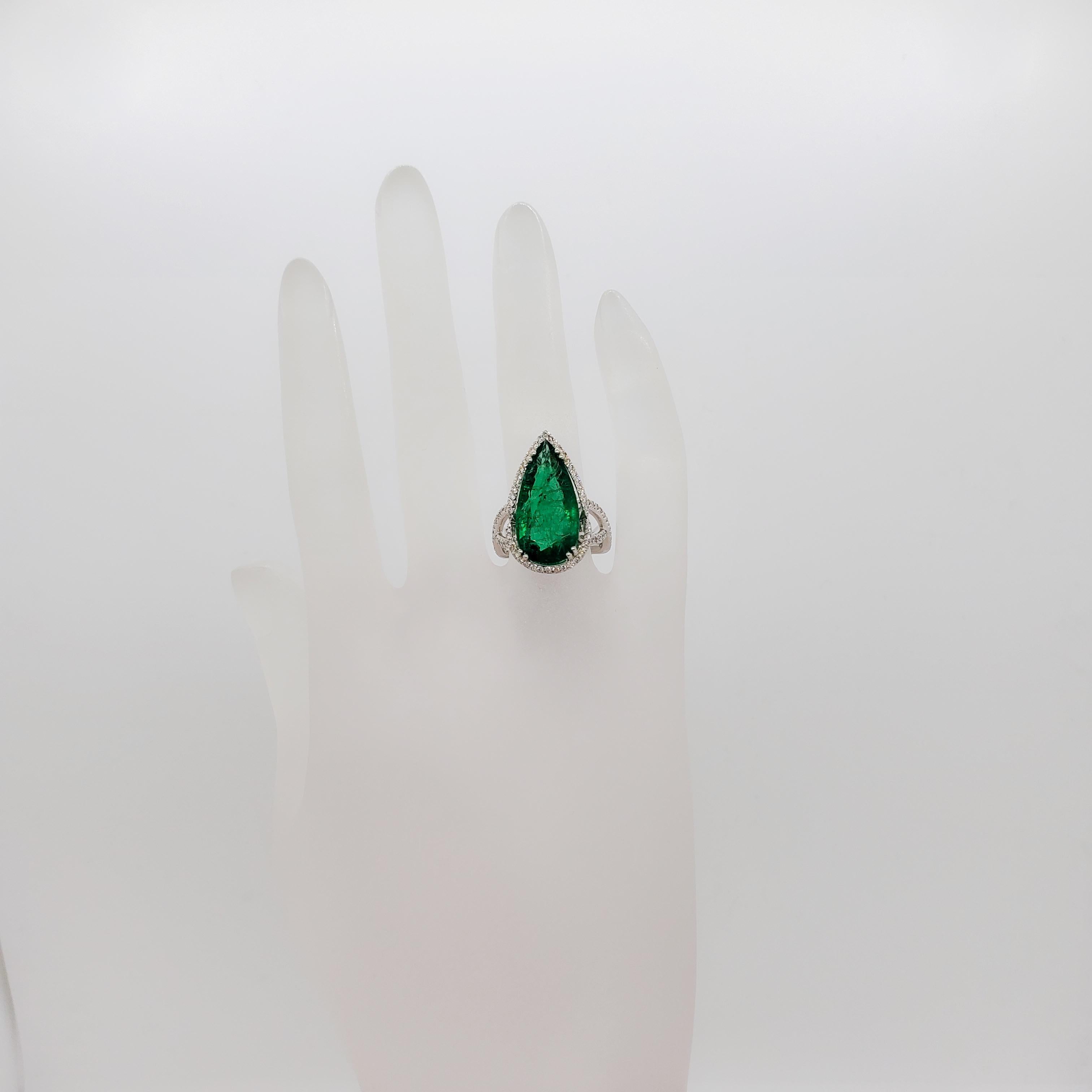 Estate Emerald and Diamond Cocktail Ring in Platinum In Excellent Condition In Los Angeles, CA