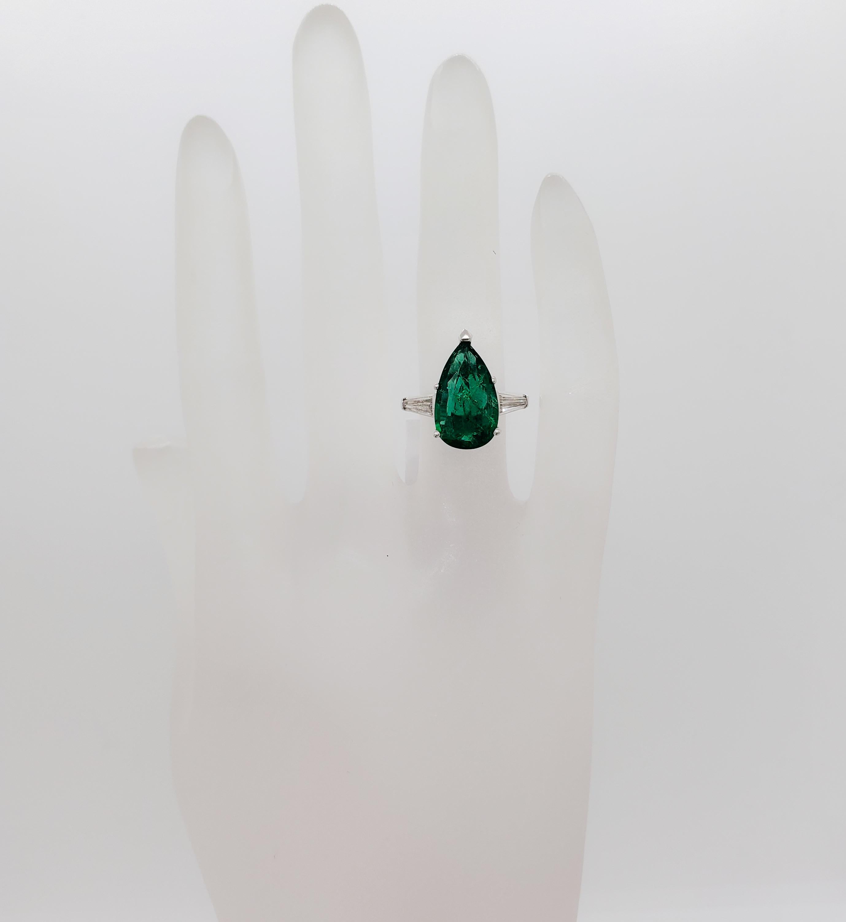 Estate Emerald and Diamond Cocktail Ring in Platinum In Excellent Condition In Los Angeles, CA