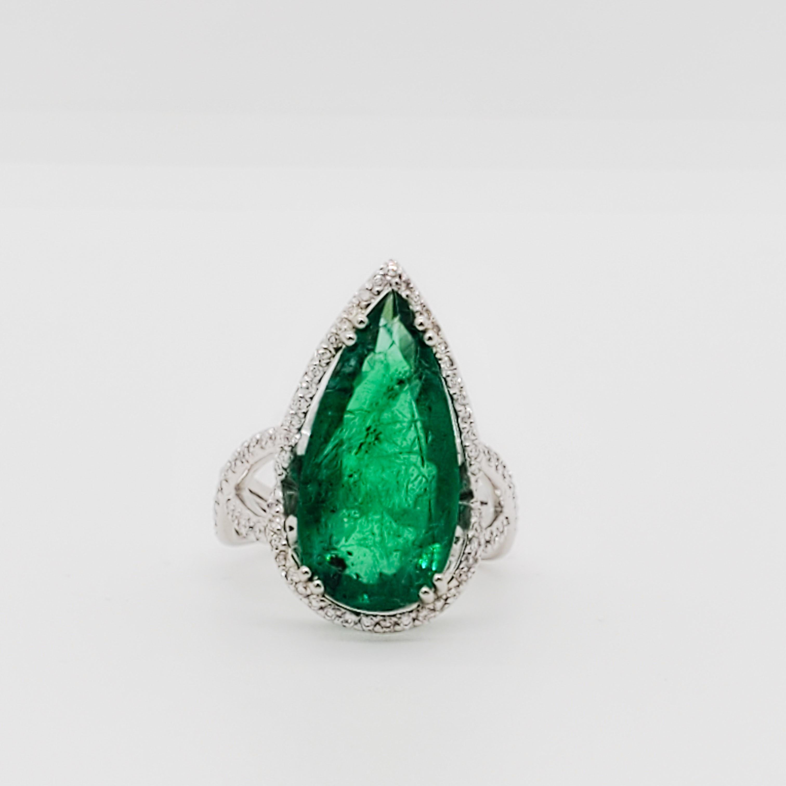 Women's or Men's Estate Emerald and Diamond Cocktail Ring in Platinum