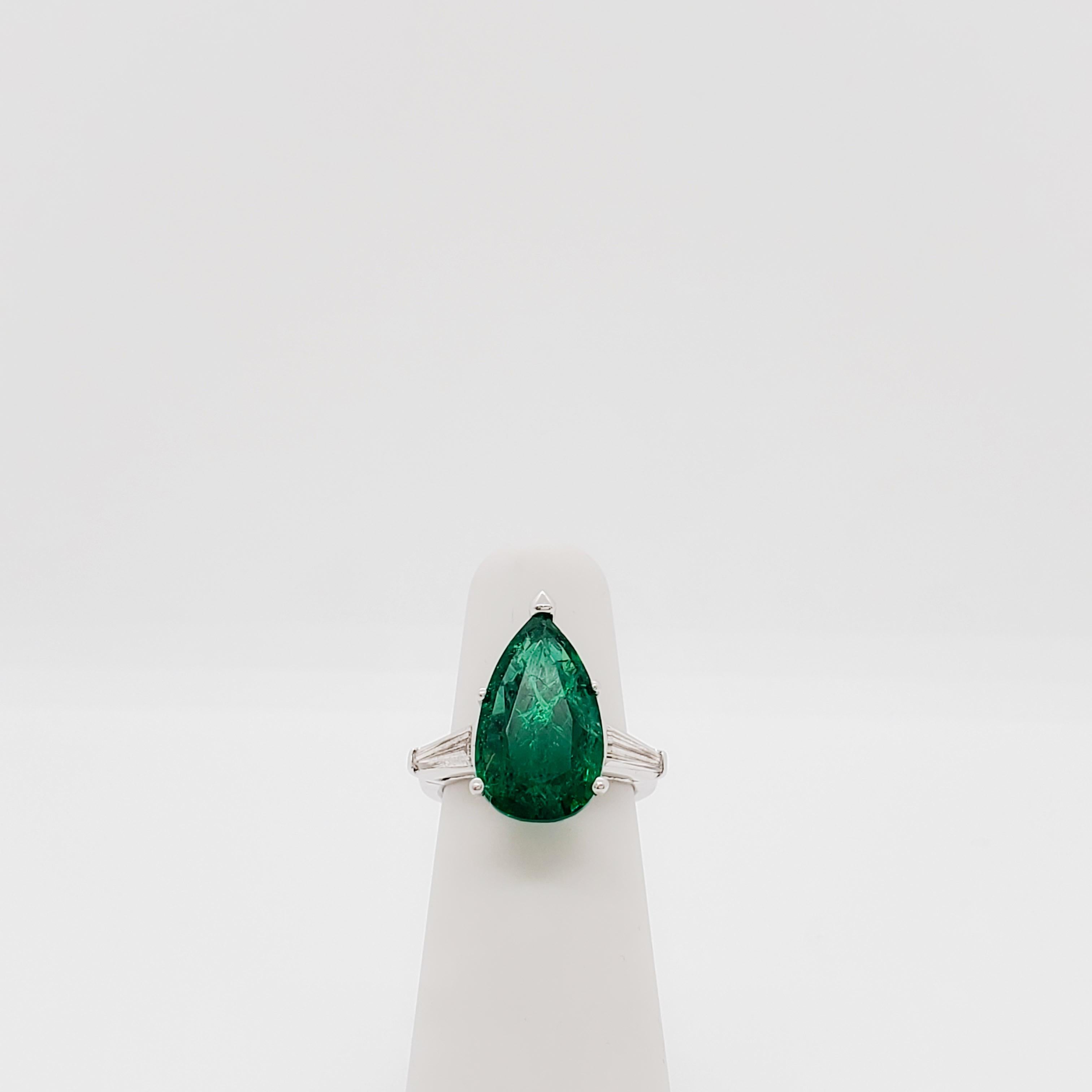 Women's or Men's Estate Emerald and Diamond Cocktail Ring in Platinum