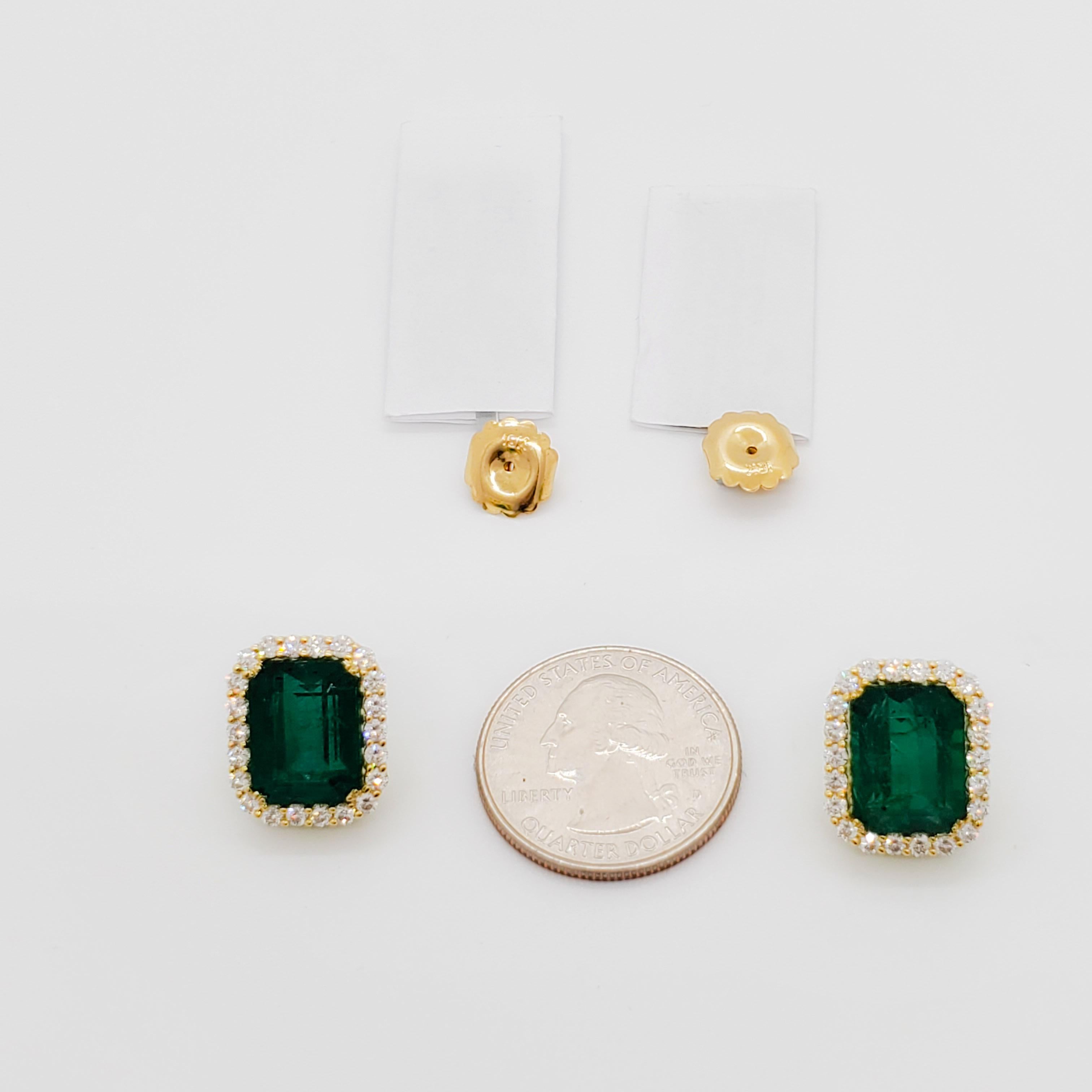 Estate Emerald and Diamond Earring Studs in 18k Yellow Gold In Excellent Condition In Los Angeles, CA