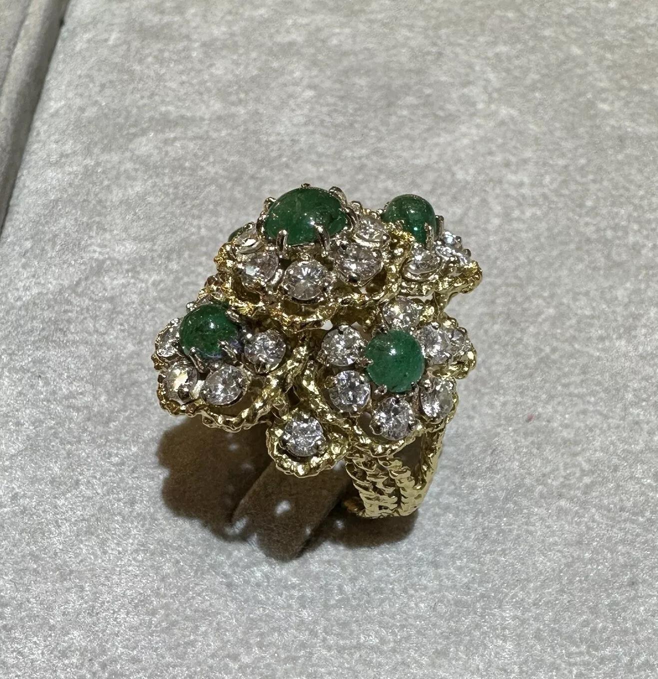 Bague d'émeraude et de diamant en or jaune 18 carats avec dôme en forme de fleur Pour femmes en vente