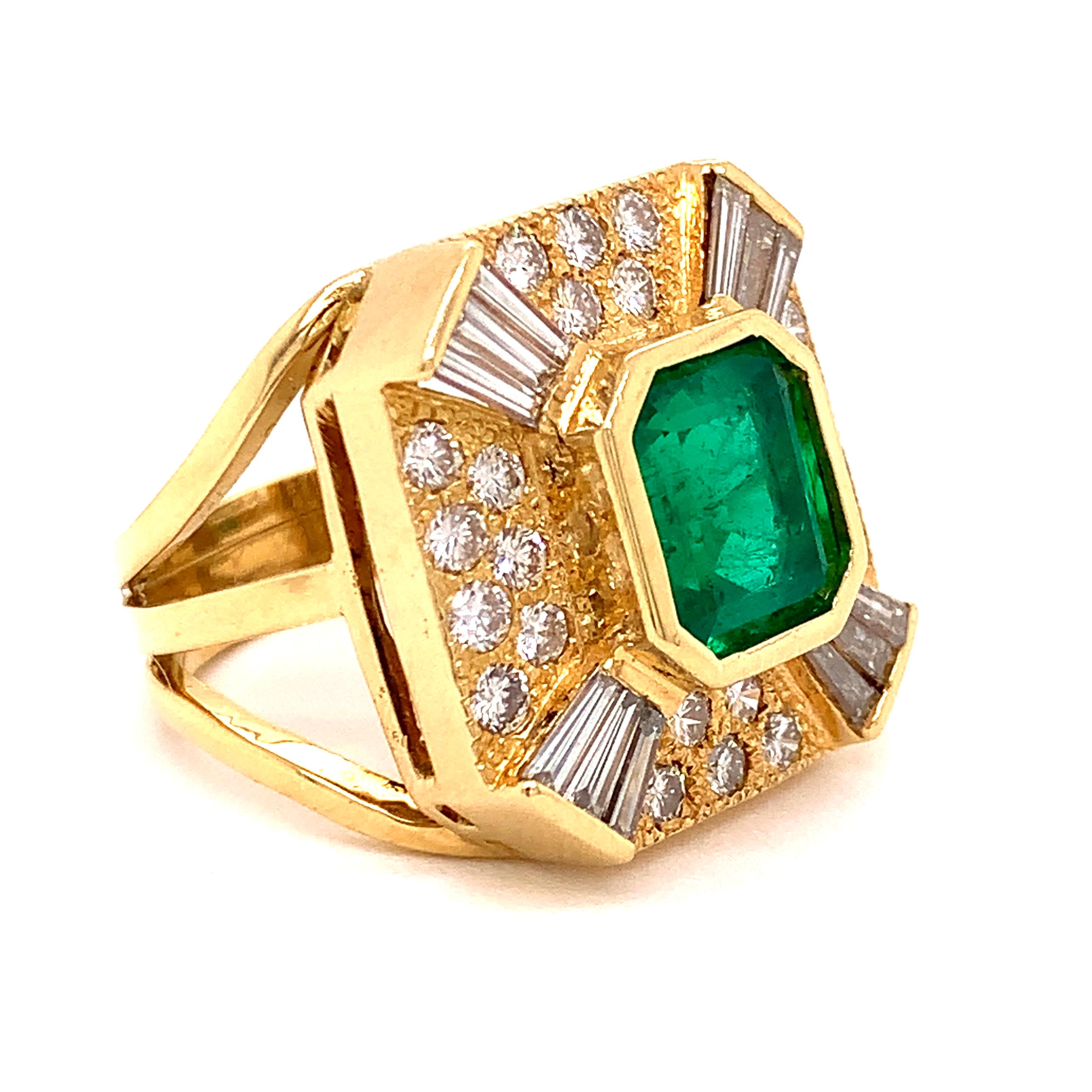 Anillo de oro amarillo con esmeralda y diamantes en Bueno Estado en Derby, NY