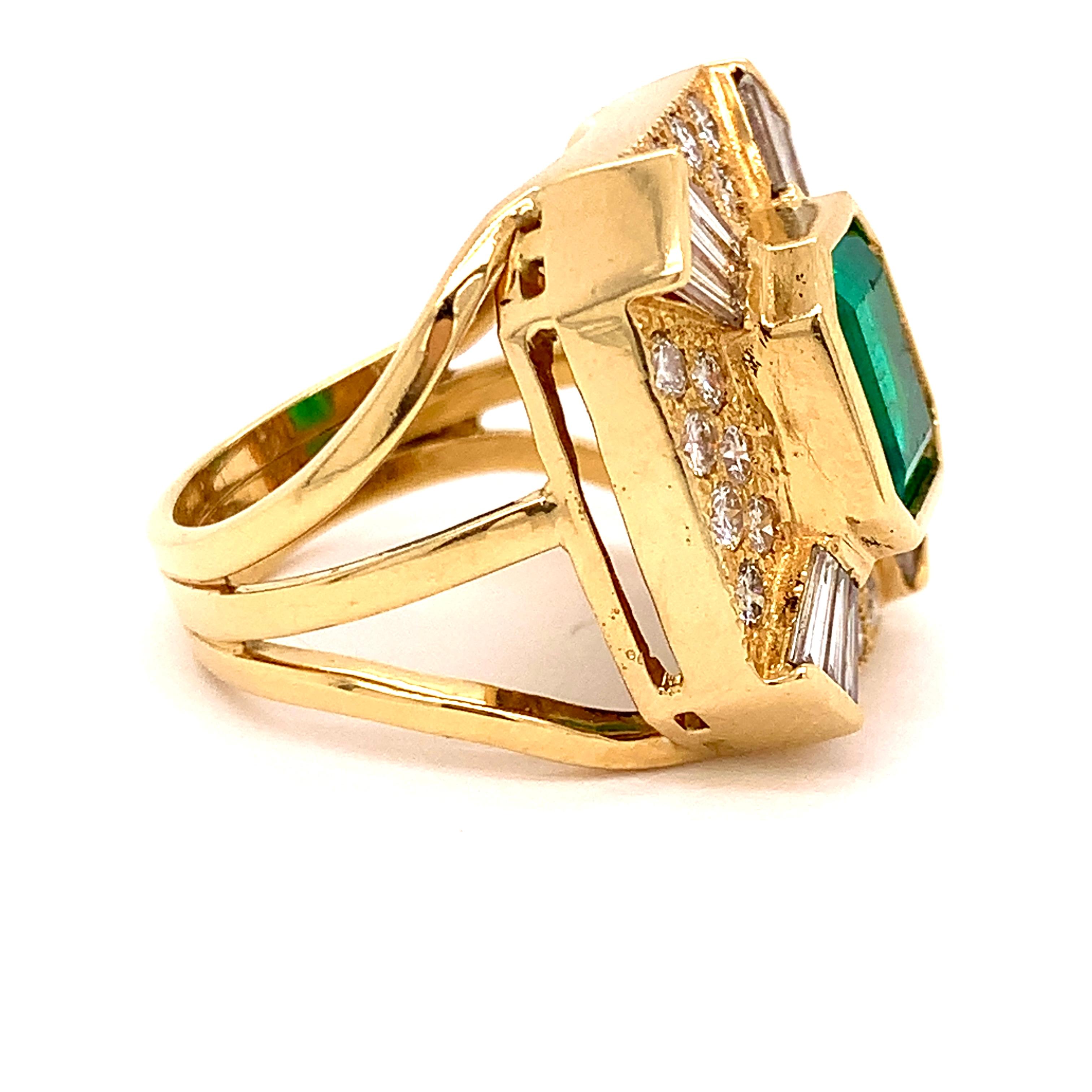 Anillo de oro amarillo con esmeralda y diamantes 1