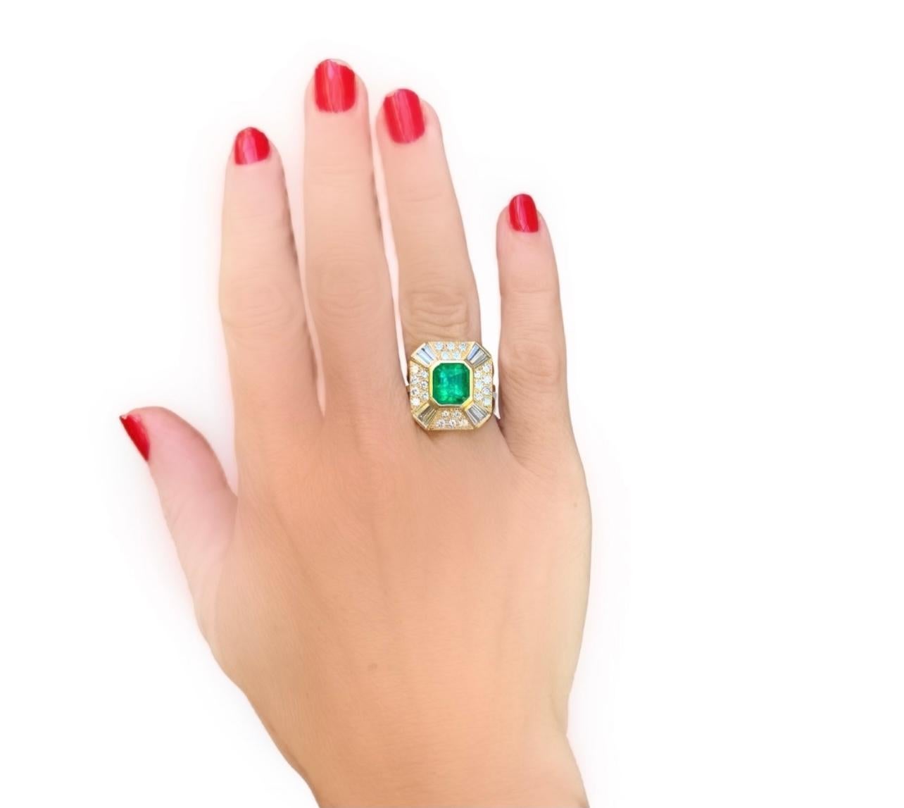 Anillo de oro amarillo con esmeralda y diamantes 2
