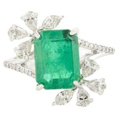Nachlass Smaragd & Diamant Cluster Ehering aus 18 Karat massivem Weißgold mit Smaragd