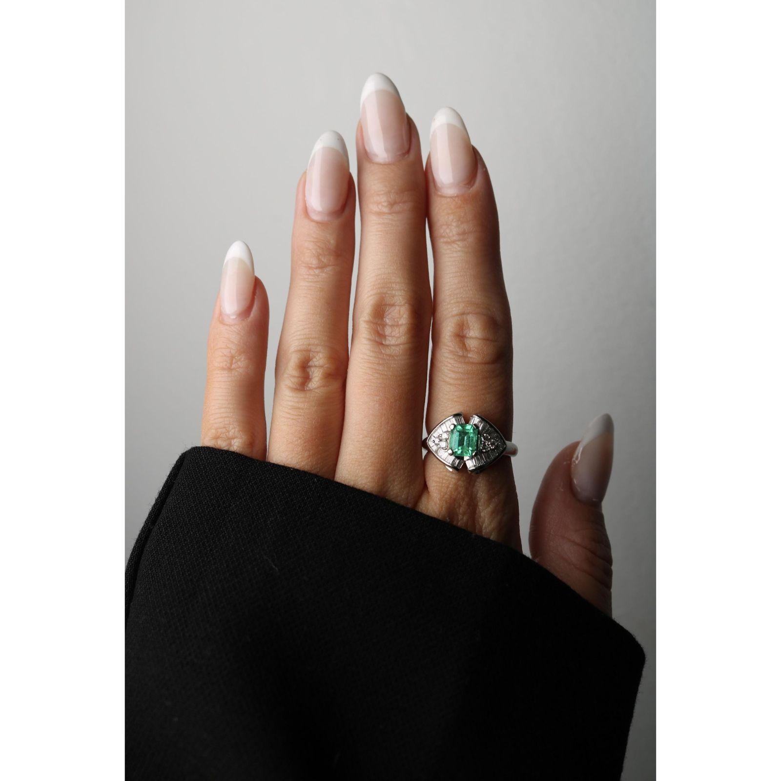 Estate Smaragd Diamant Cocktail Ring Platin ~1.96ctw Größe 9 im Angebot 6