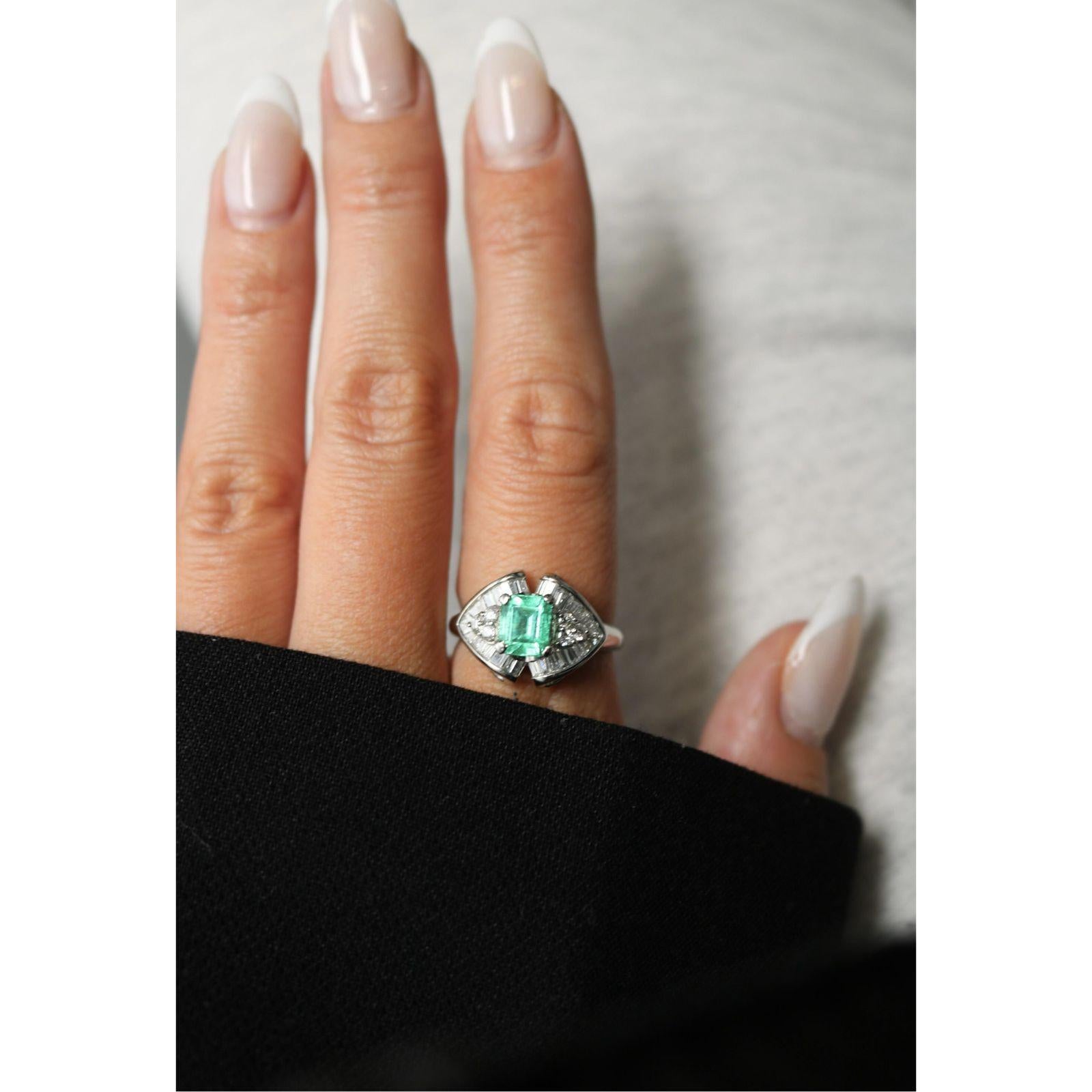 Estate Smaragd Diamant Cocktail Ring Platin ~1.96ctw Größe 9 im Angebot 7