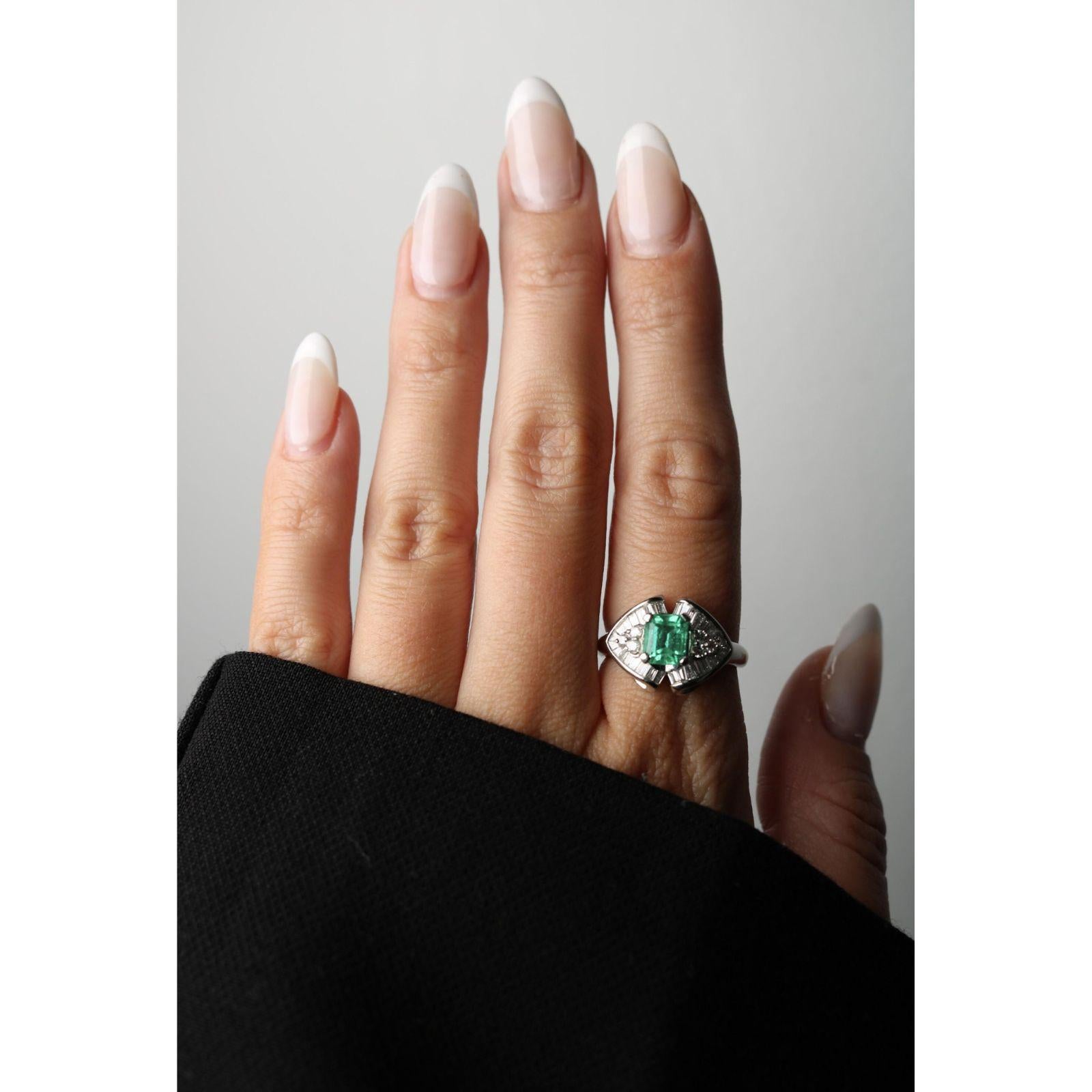 Estate Smaragd Diamant Cocktail Ring Platin ~1.96ctw Größe 9 im Angebot 8