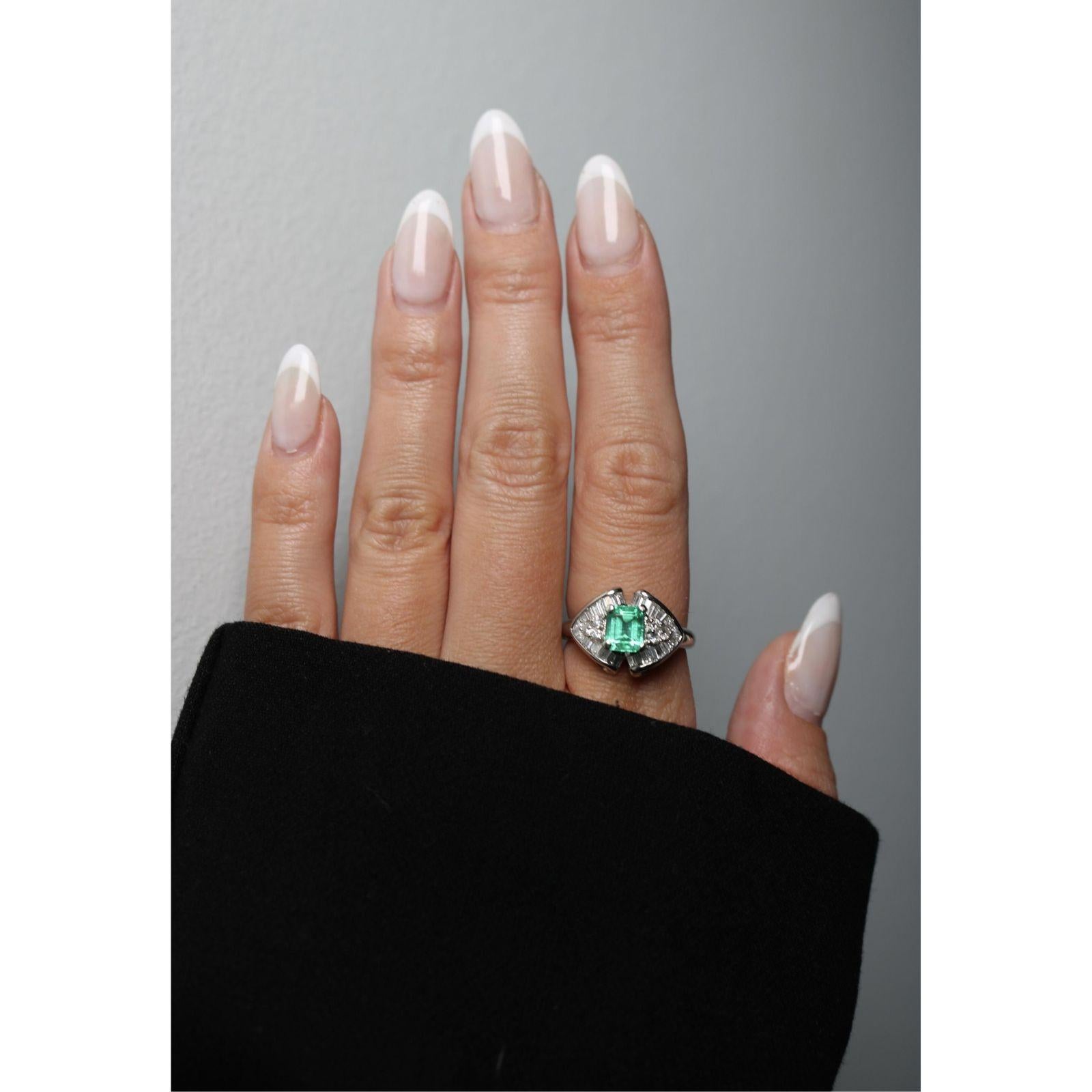 Estate Smaragd Diamant Cocktail Ring Platin ~1.96ctw Größe 9 im Angebot 9