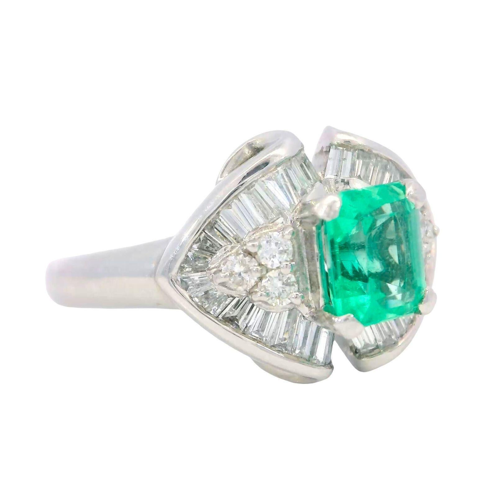 Estate Smaragd Diamant Cocktail Ring Platin ~1.96ctw Größe 9 (Smaragdschliff) im Angebot
