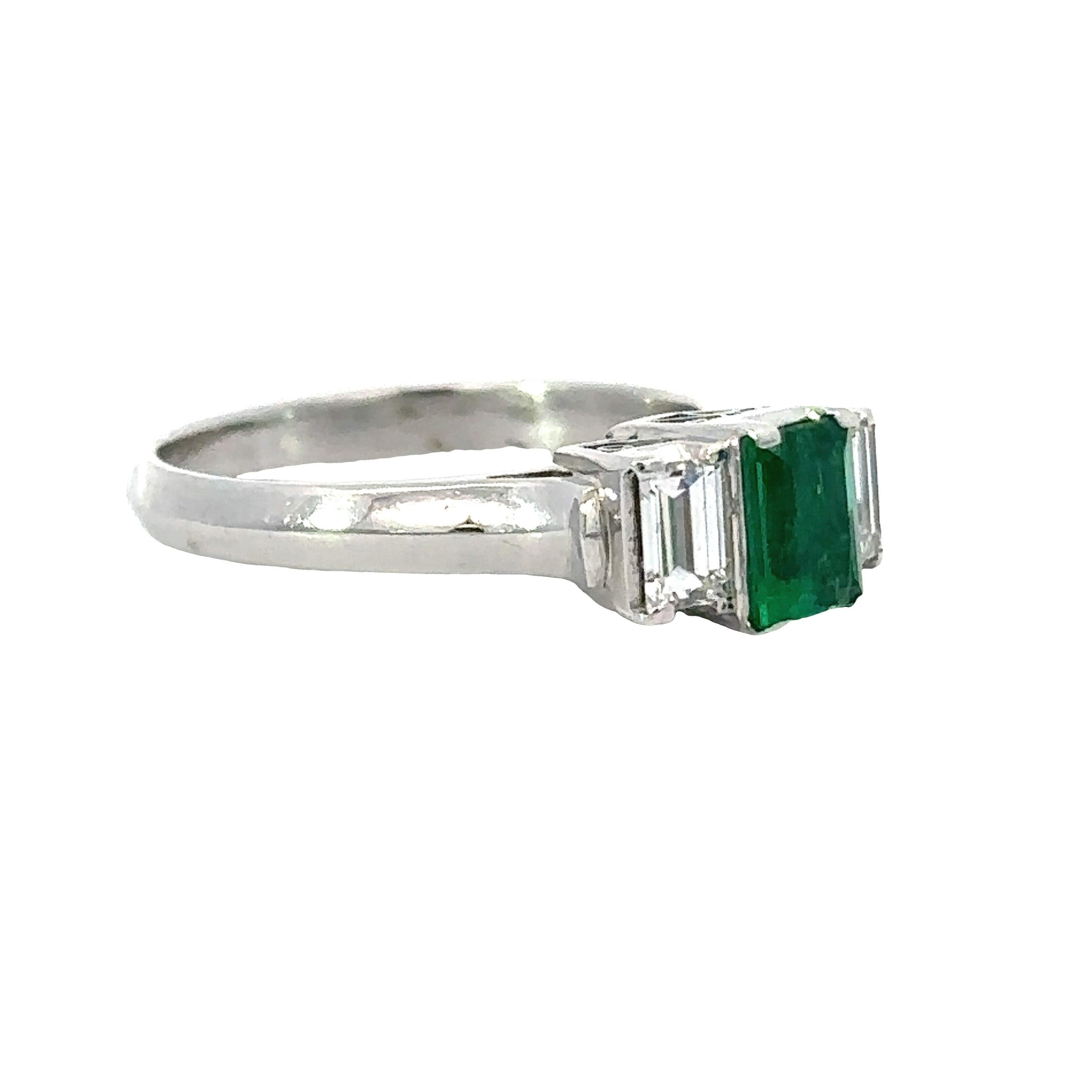 Anillo de Platino con Diamante Esmeralda Corte esmeralda en venta